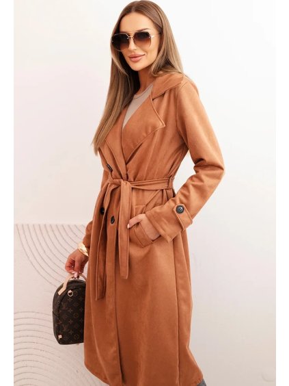 Elagantní dámský camel kabát s širokým límcem a kapsami