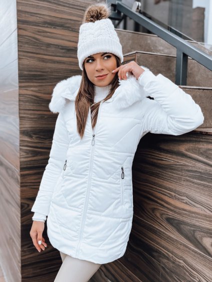 Bílá dámská zimní prošívaná bunda s kožešinovou kapucí