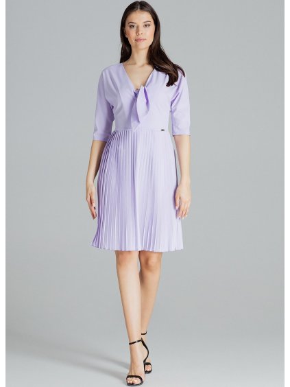 Jarní šaty s výstřihem