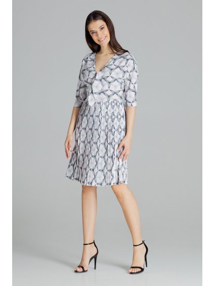 Jarní šaty s výstřihem