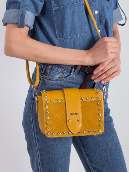 ŽLUTÁ CROSSBODY KABELKA SE CVOKY