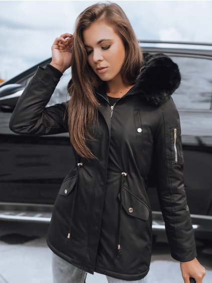 Černá dámská parka s kožešinovou kapucí