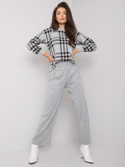 Šedá károvaná souprava