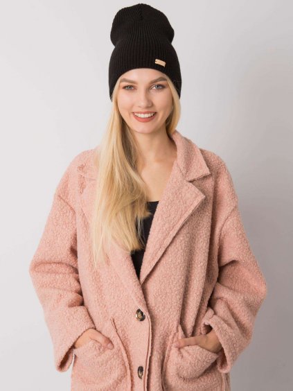 Černá pletená dámská čepice