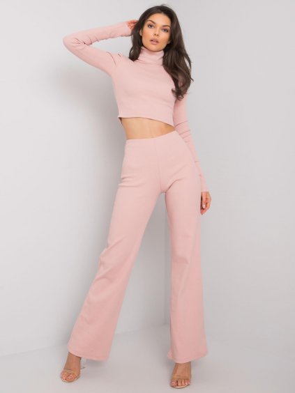 Světle růžový dámský komplet se zvonovými kalhoty