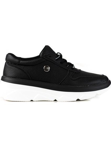 Černé sportovní boty se silnou podrážkou