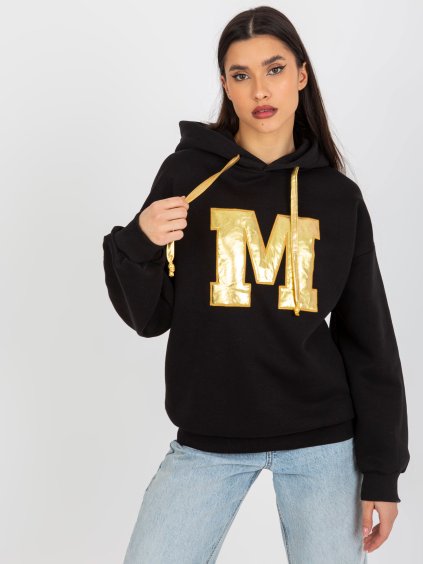 Černá mikina se zlatou aplikací M