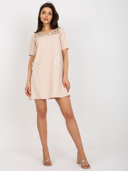 Smetanové mini šaty s květinovou aplikací