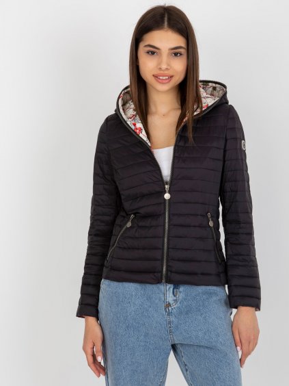 Černá prošívaná bunda s kapucí