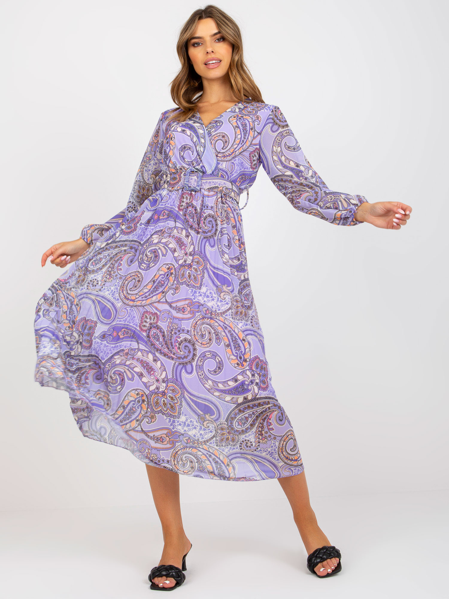 Světle fialové vzorované šaty s opaskem a plisovanou sukní -DHJ-SK-11389-2.52P-violet Velikost: ONE SIZE