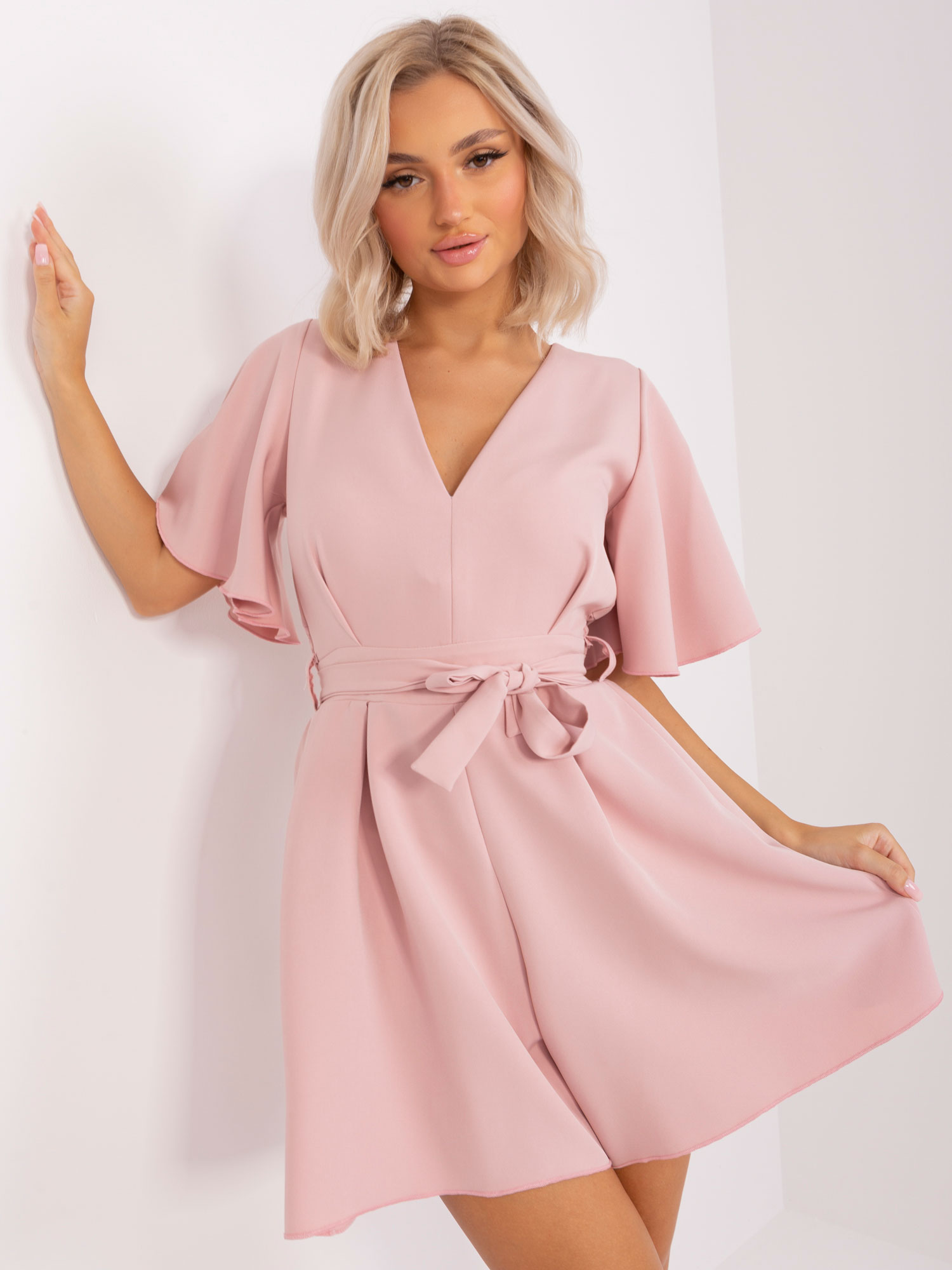 Světle růžový krátký elegantní overal CHA-KO-0486-1.03X-light pink Velikost: L/XL