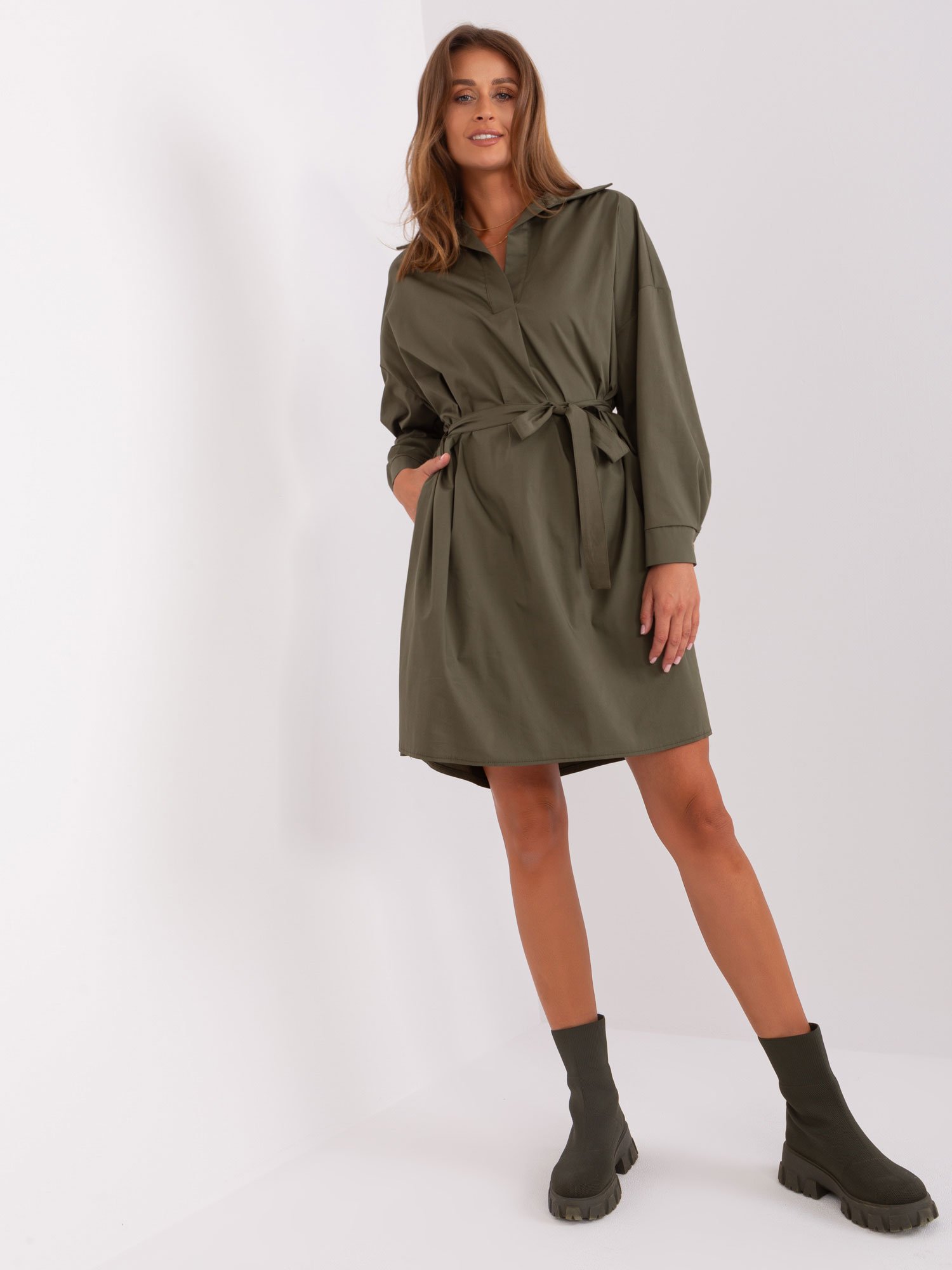 KHAKI KOŠILOVÉ ŠATY ZULUNA S PÁSKEM -CHA-SK-9010.70-KHAKI Velikost: S/M