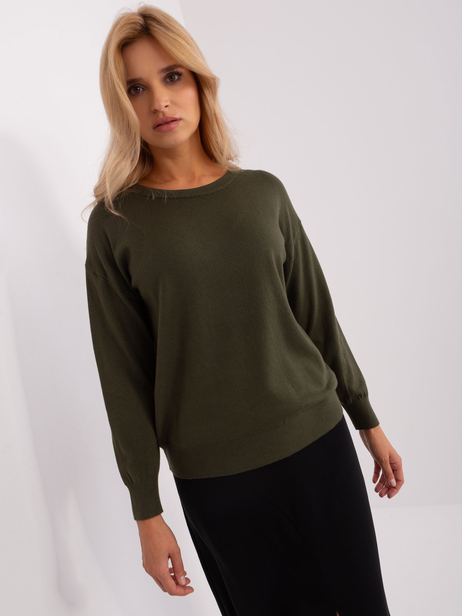 TMAVÝ KHAKI BASIC SVETR -AT-SW-2325.95P-KHAKI Velikost: ONE SIZE