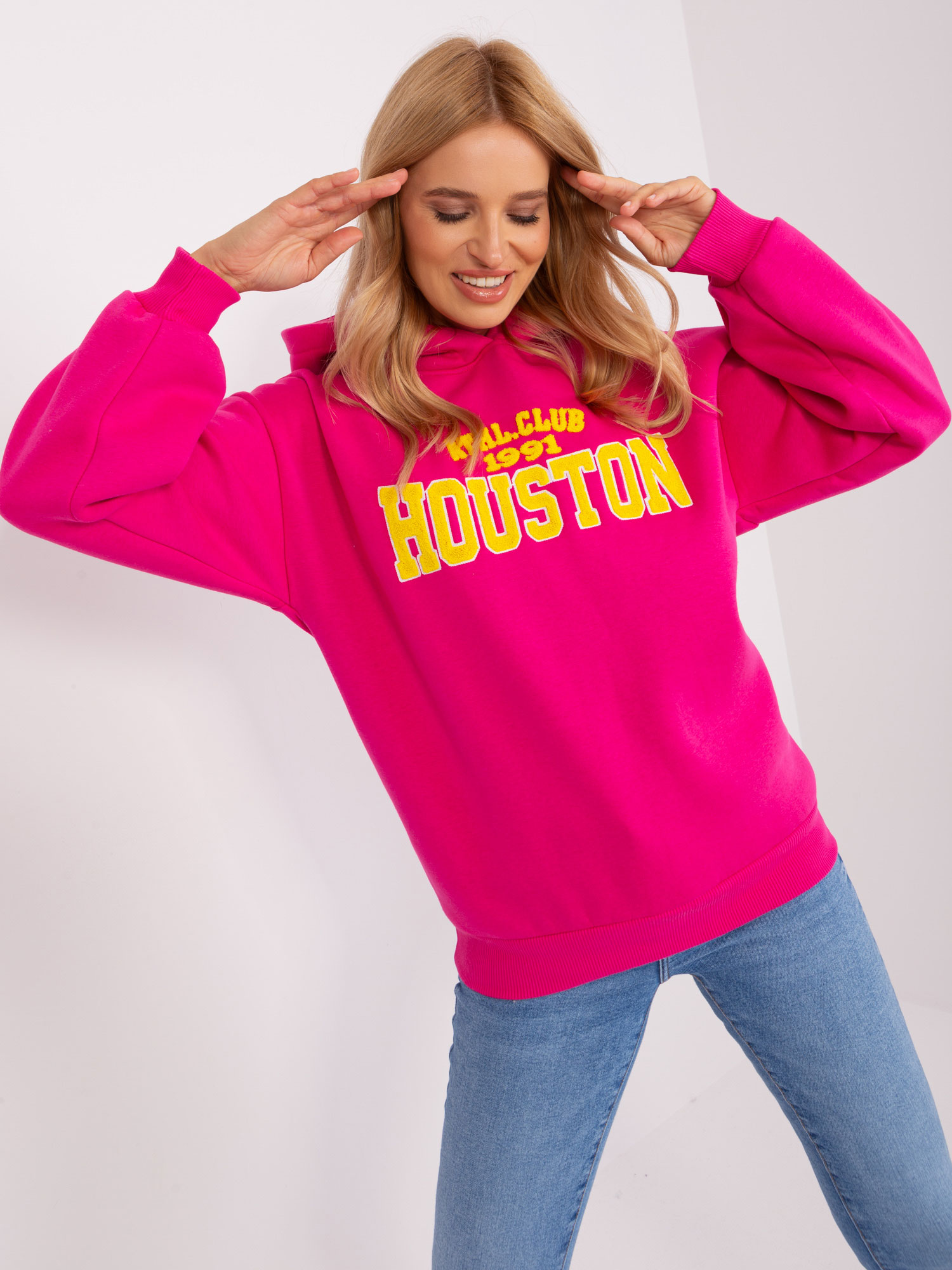 TMAVĚ RŮŽOVÁ MIKINA S NÁPISEM A KAPUCÍ HOUSTON EM-BL-656-2.13X-DARK PINK Velikost: ONE SIZE