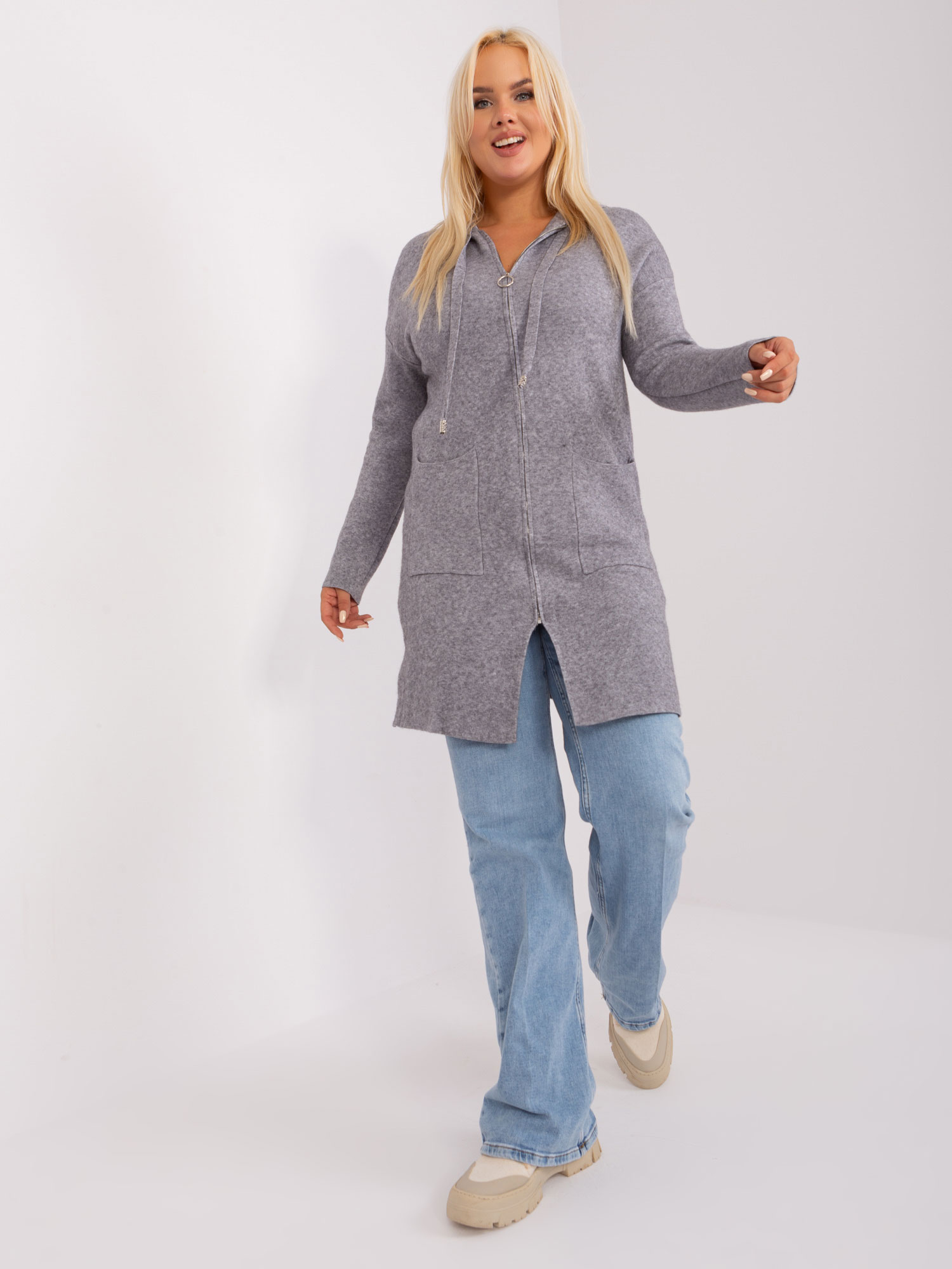 ŠEDÝ DELŠÍ SVETR NA ZIP S KAPSAMI PM-SW-PM-3733.17-GREY Velikost: XL/2XL