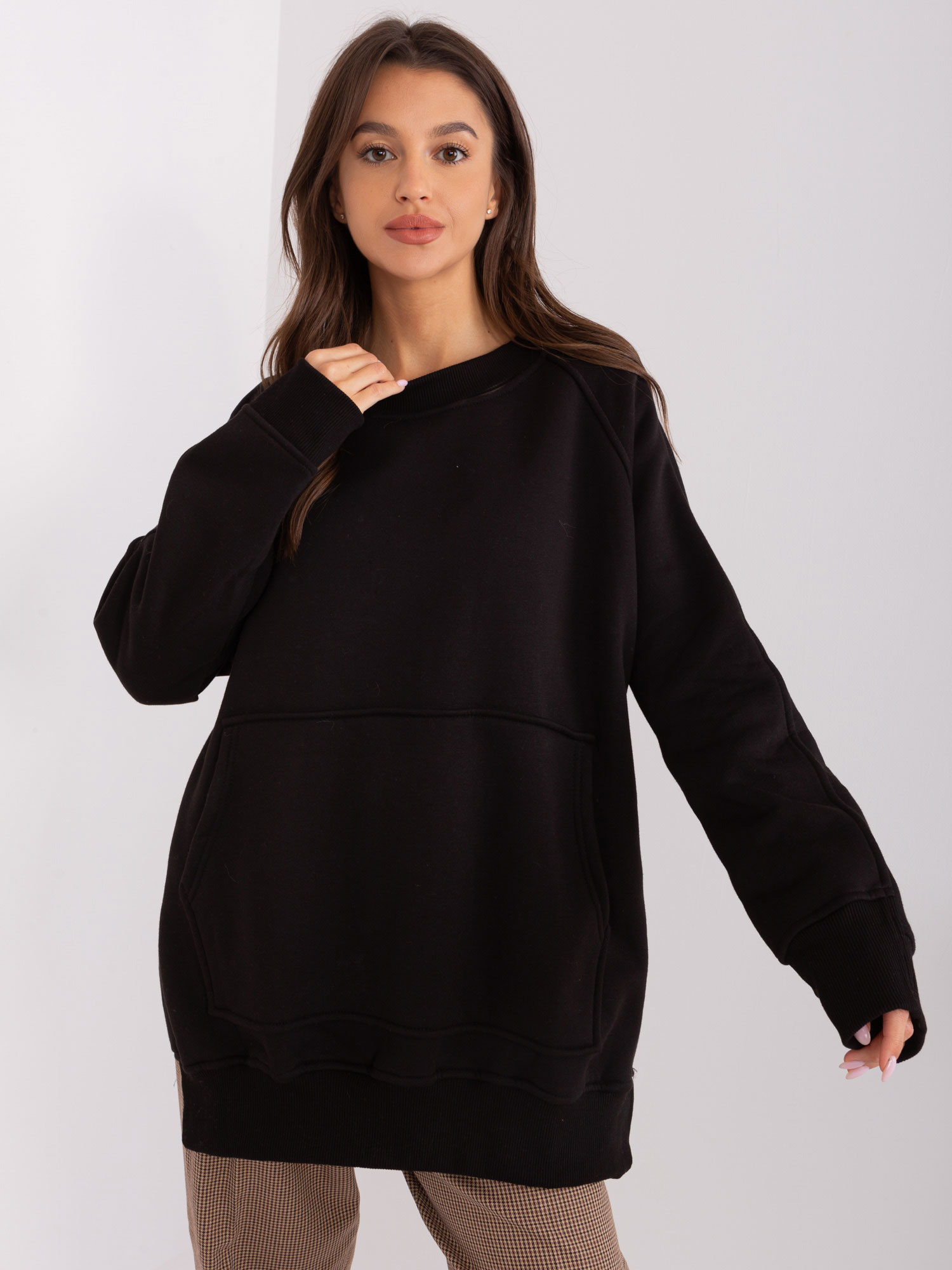 ČERNÁ VYTEPLENÁ OVERSIZE MIKINA BEZ KAPUCE -EM-BL-664.98P-BLACK Velikost: ONE SIZE