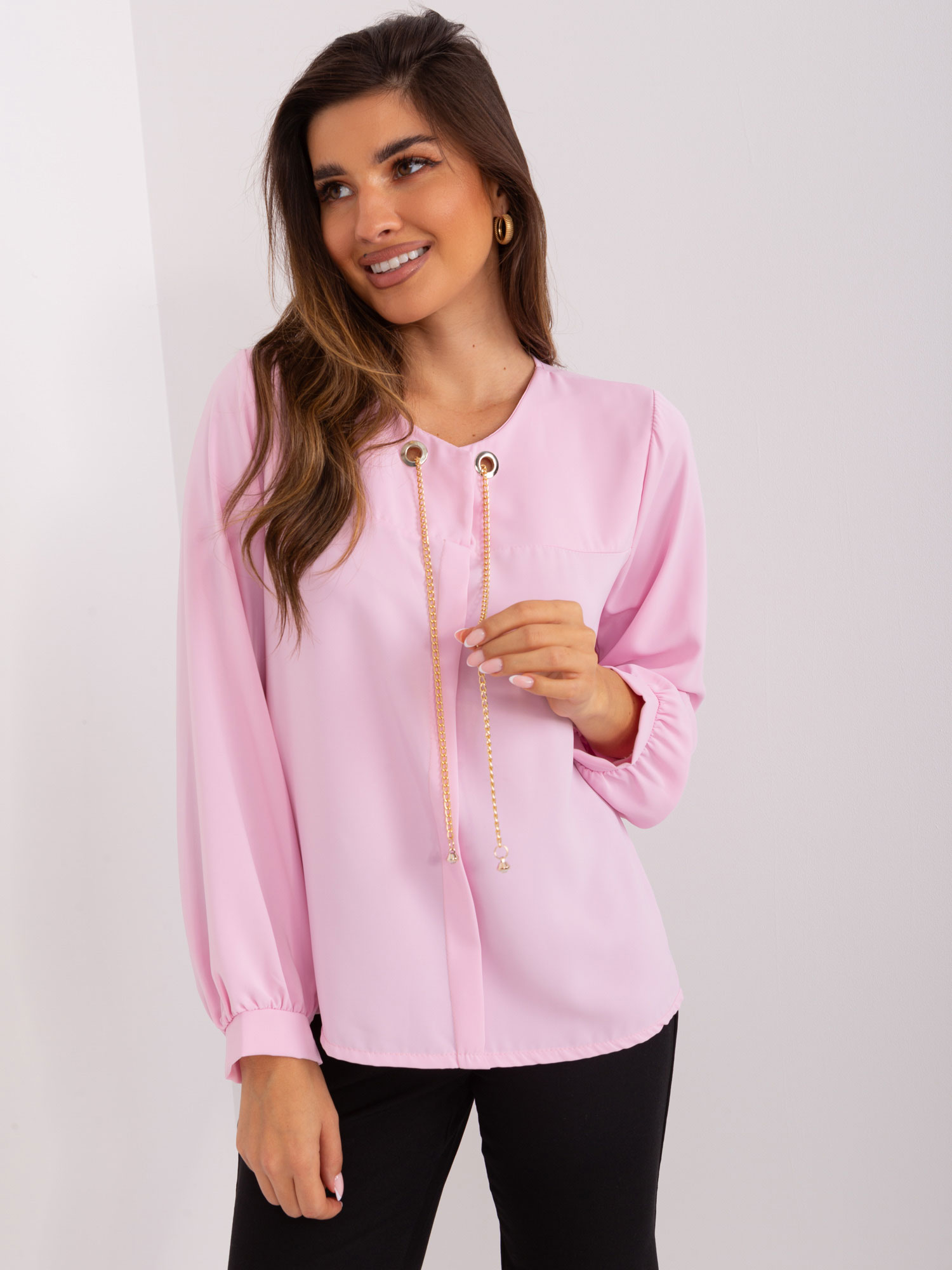 ELEGANTNÍ SVĚTLE RŮŽOVÁ HALENKA S ŘETÍZKEM EM-BZ-13575.08-LIGHT PINK Velikost: ONE SIZE