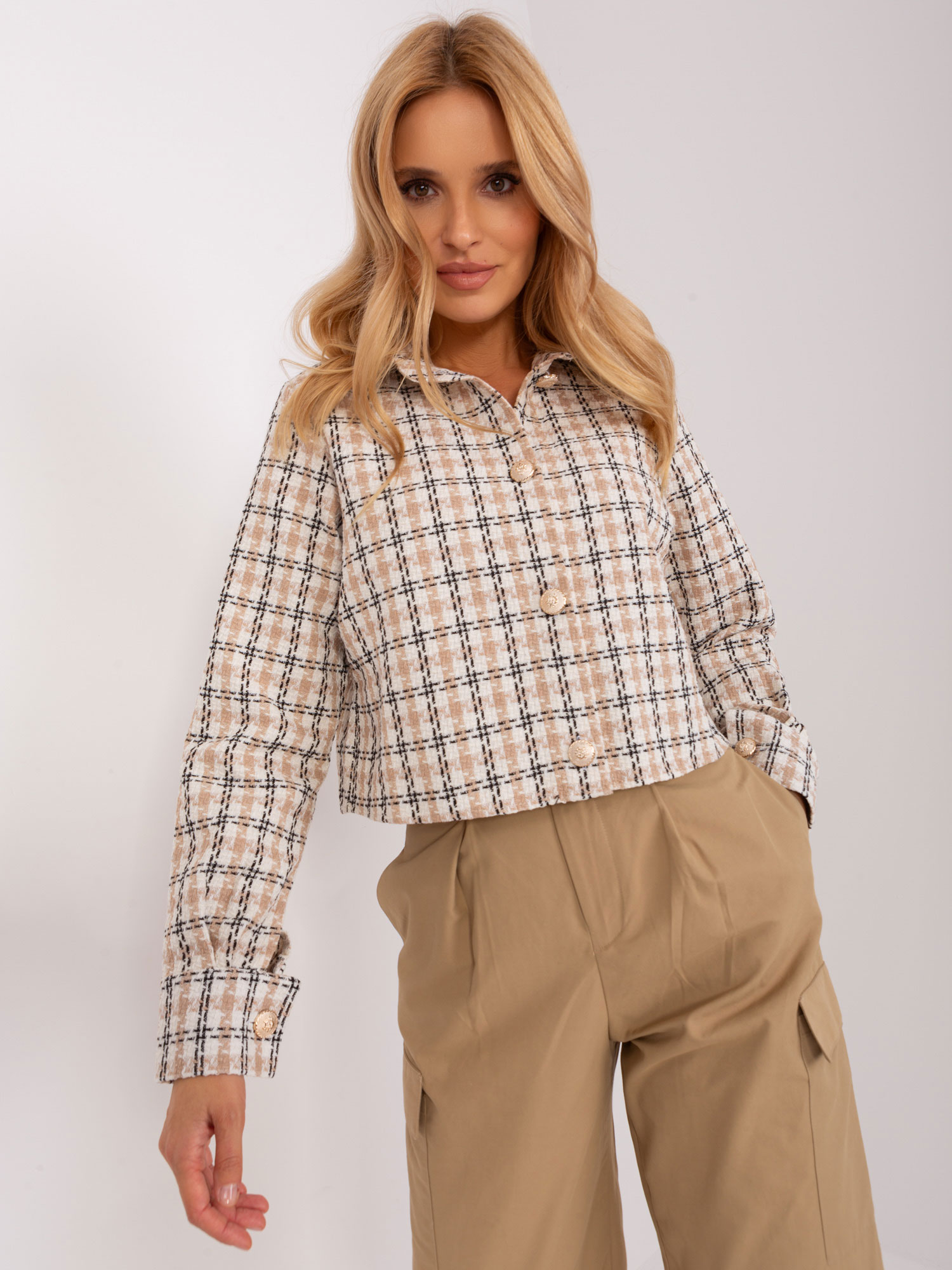 BÉŽOVÁ KÁROVANÁ CROP KOŠILE LK-KR-509432.27-BEIGE Velikost: S/M