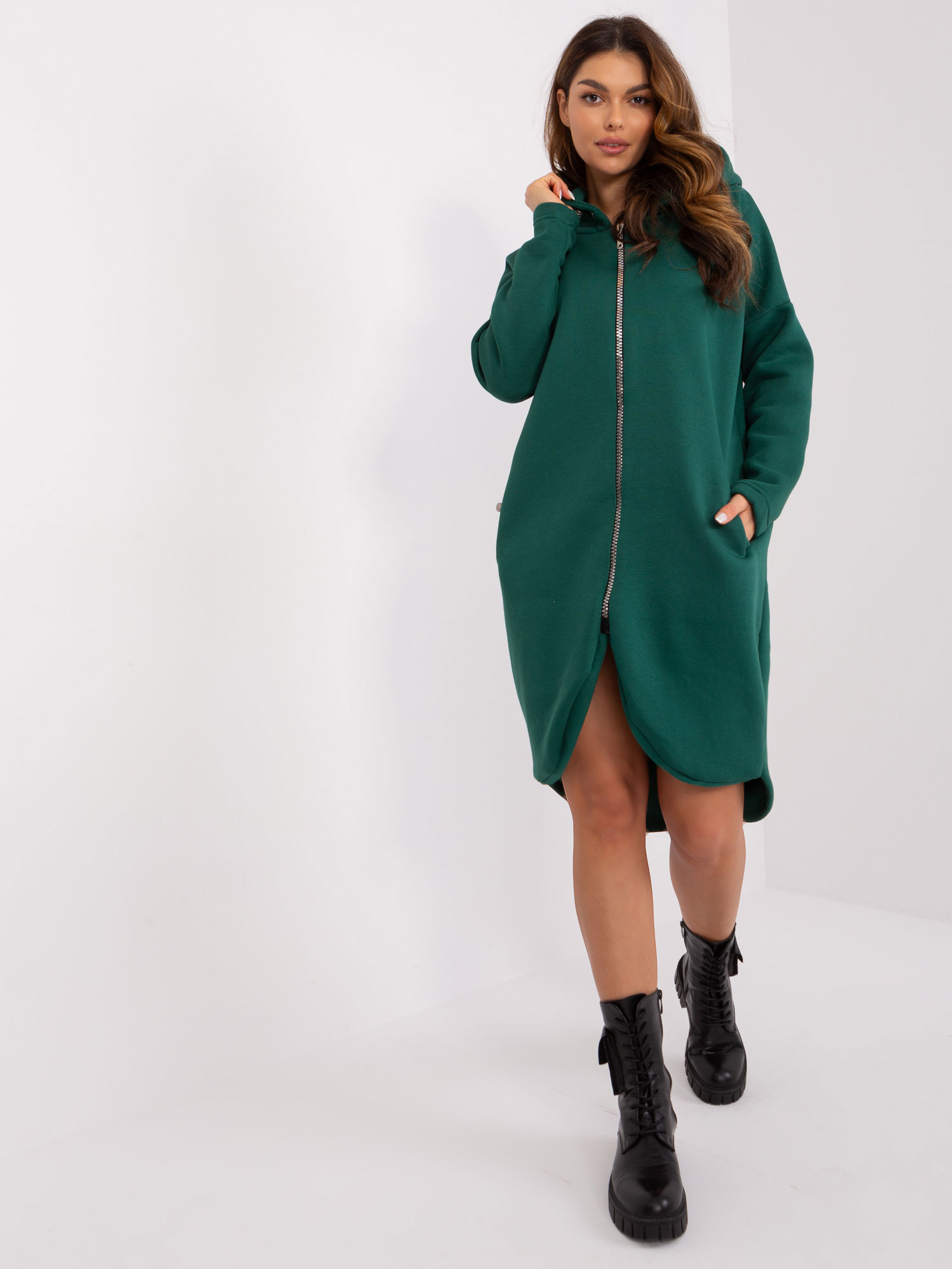 TMAVĚ ZELENÁ DLOUHÁ ASYMETRICKÁ MIKINA RV-BL-4858-2.97P-DARK GREEN Velikost: S/M