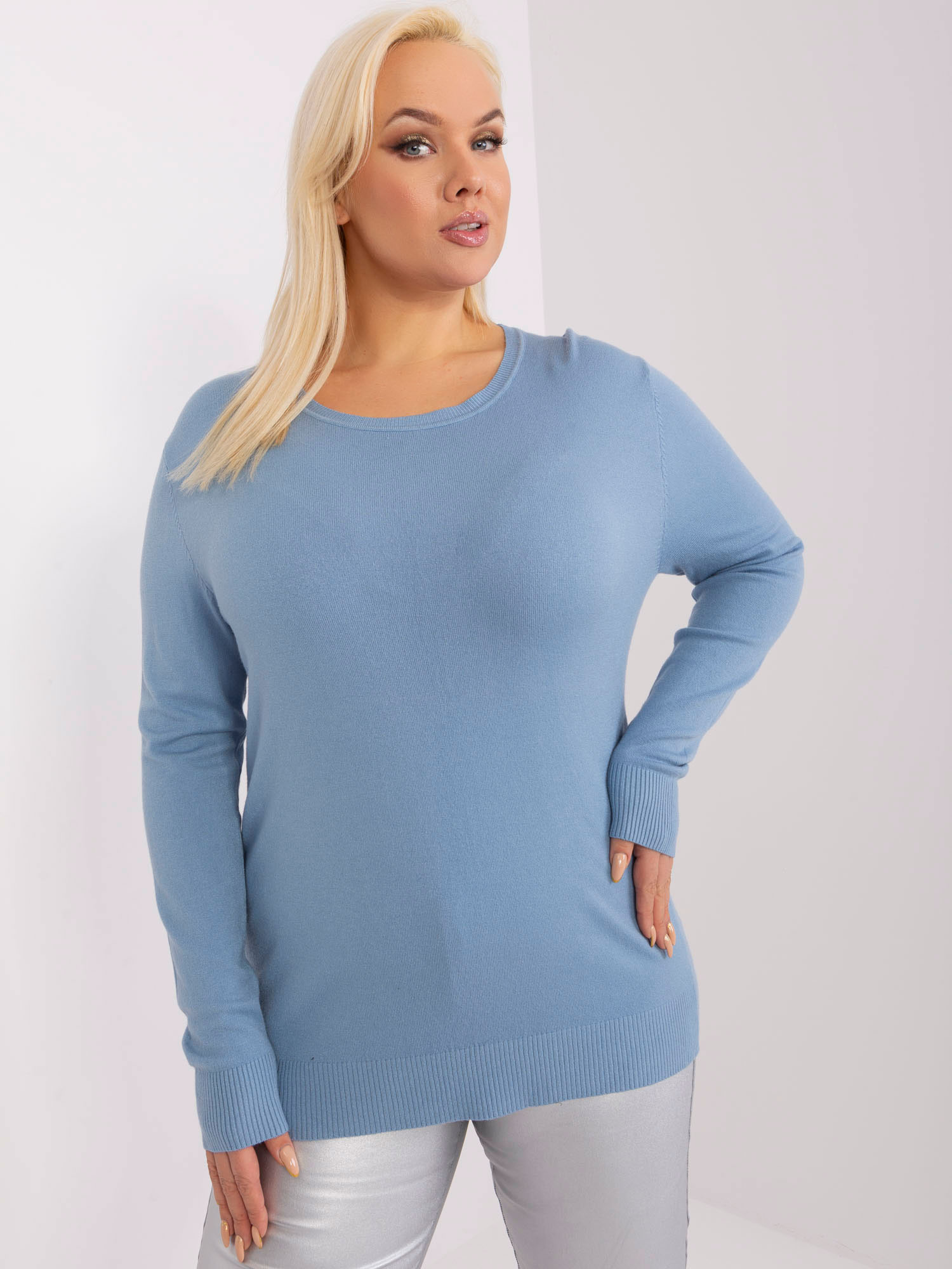 Světle modrý basic svetr PM-SW-PM-3006+1.11-blue Velikost: 2XL/3XL