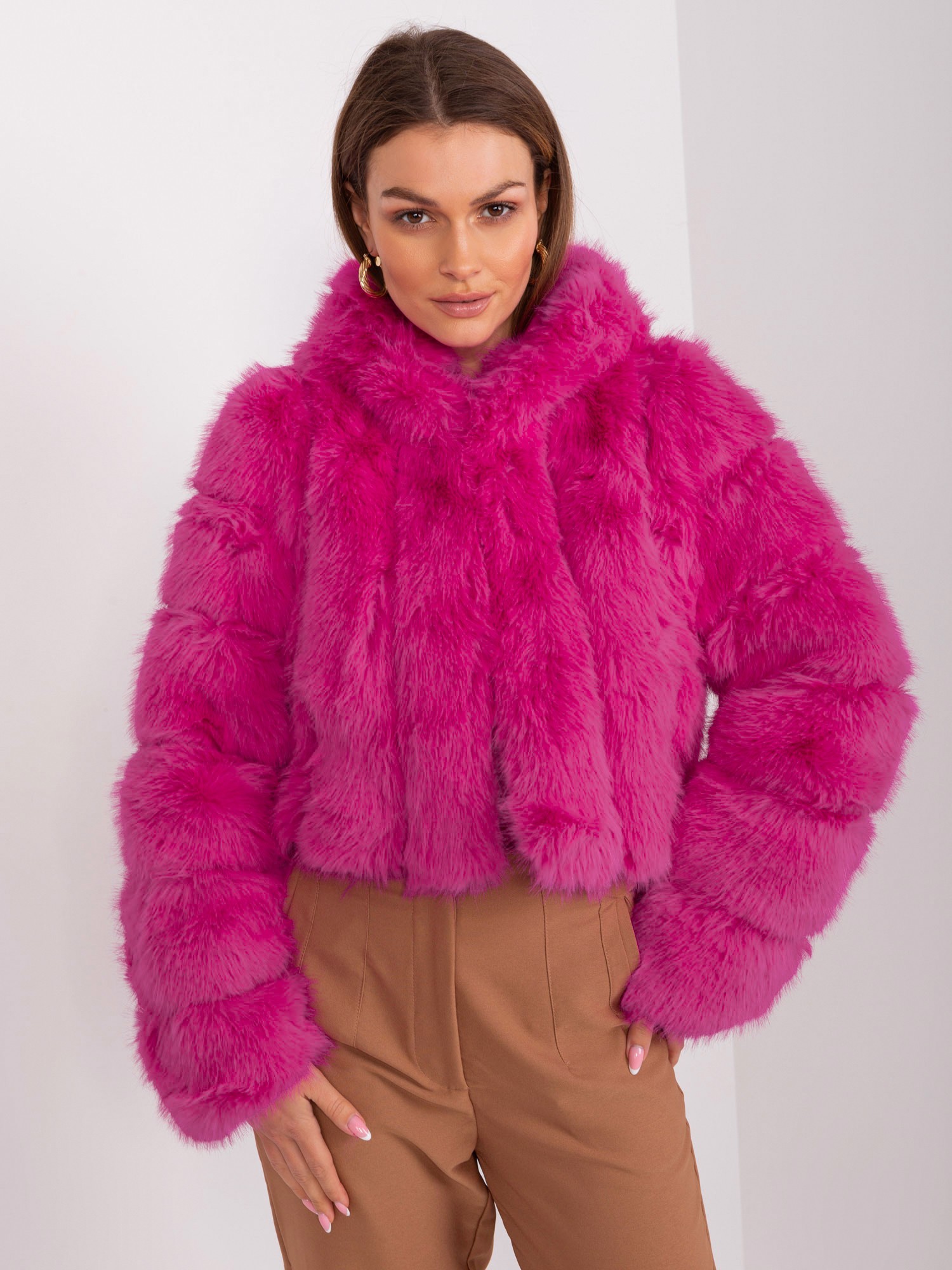 TMAVĚ RŮŽOVÝ KRÁTKÝ KOŽÍŠEK S KAPUCÍ AT-KR-2378.97P-FUCHSIA Velikost: S/M