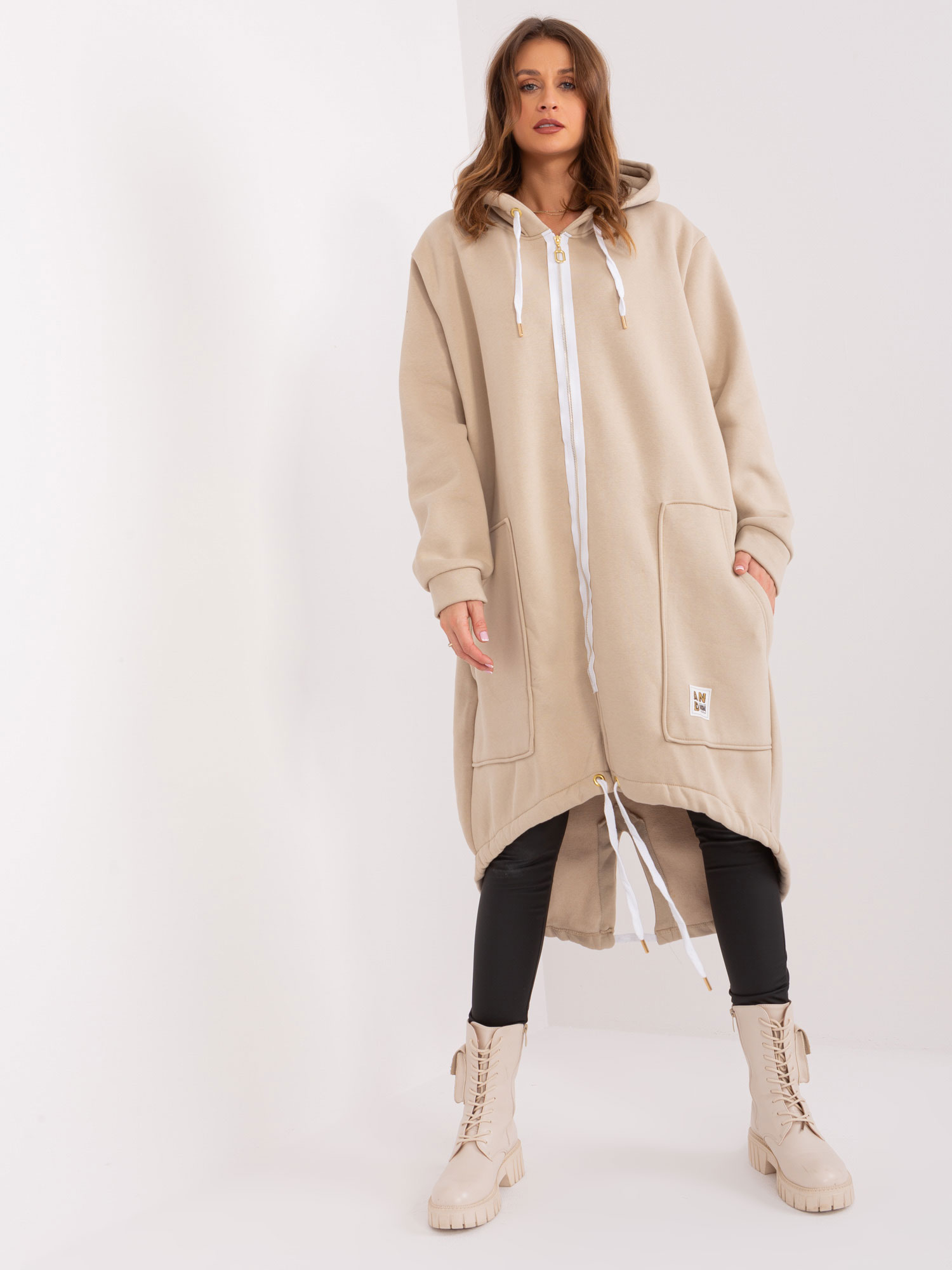 Béžová dlouhá asymetrická mikina na zip s kapucí PM-BL-8178.97P-beige Velikost: S/M