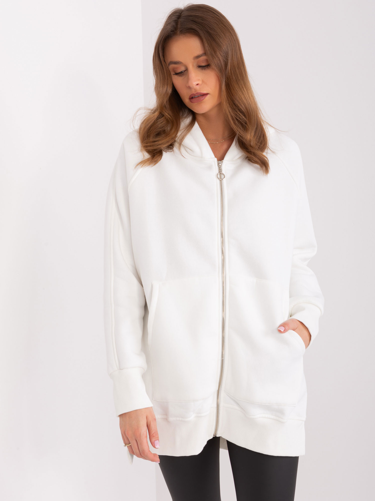 BÍLÁ BASIC MIKINA S ROZPARKY NA ZIP EM-BL-864.11-WHITE Velikost: ONE SIZE