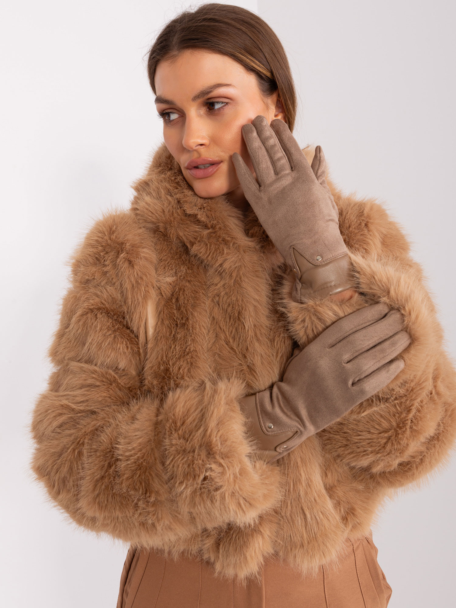Tmavě béžové semišové rukavice AT-RK-239507.53P-dark beige Velikost: S/M