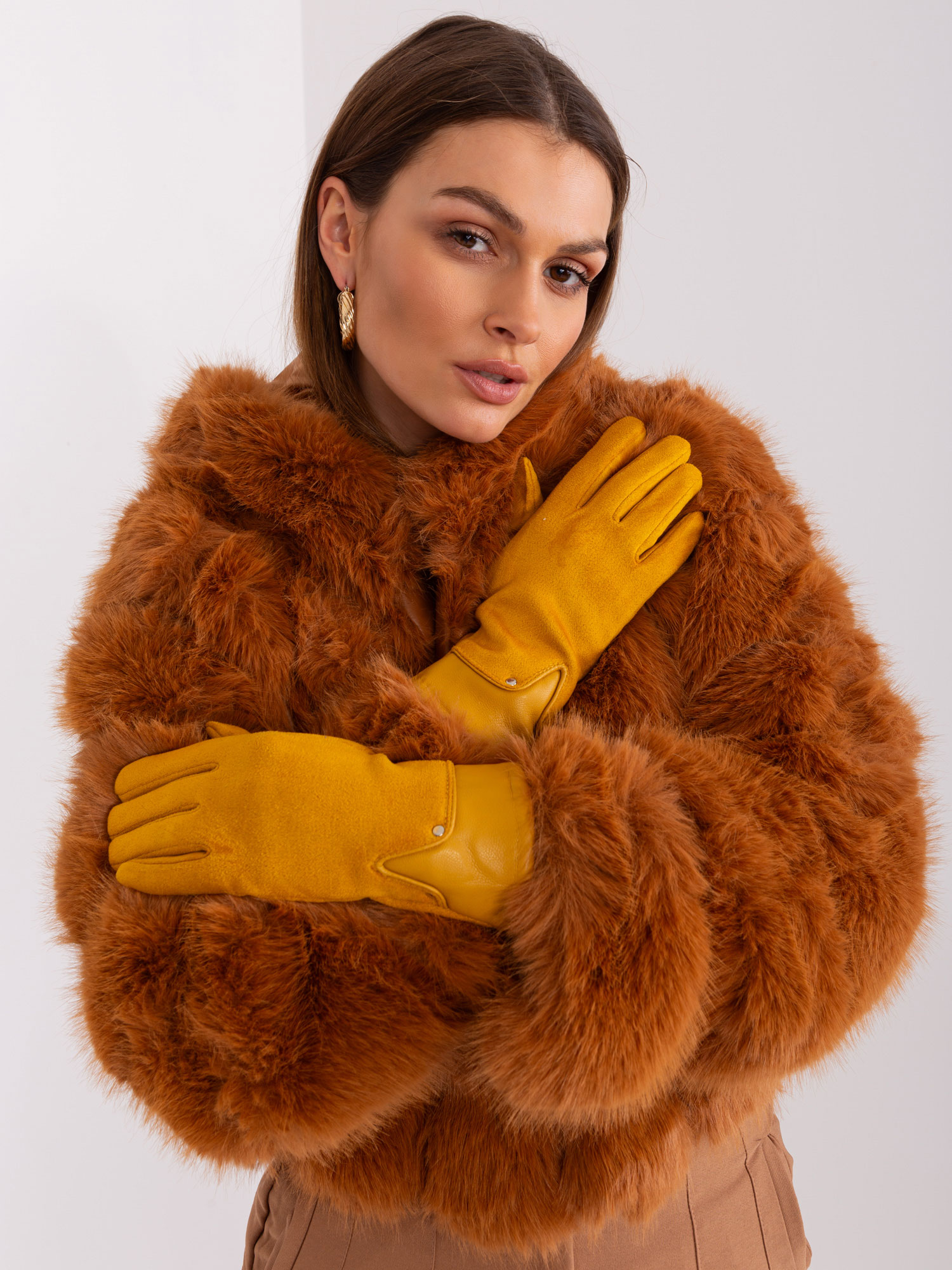 Hořčicové elegantní rukavice AT-RK-239507.26P-dark yellow Velikost: L/XL