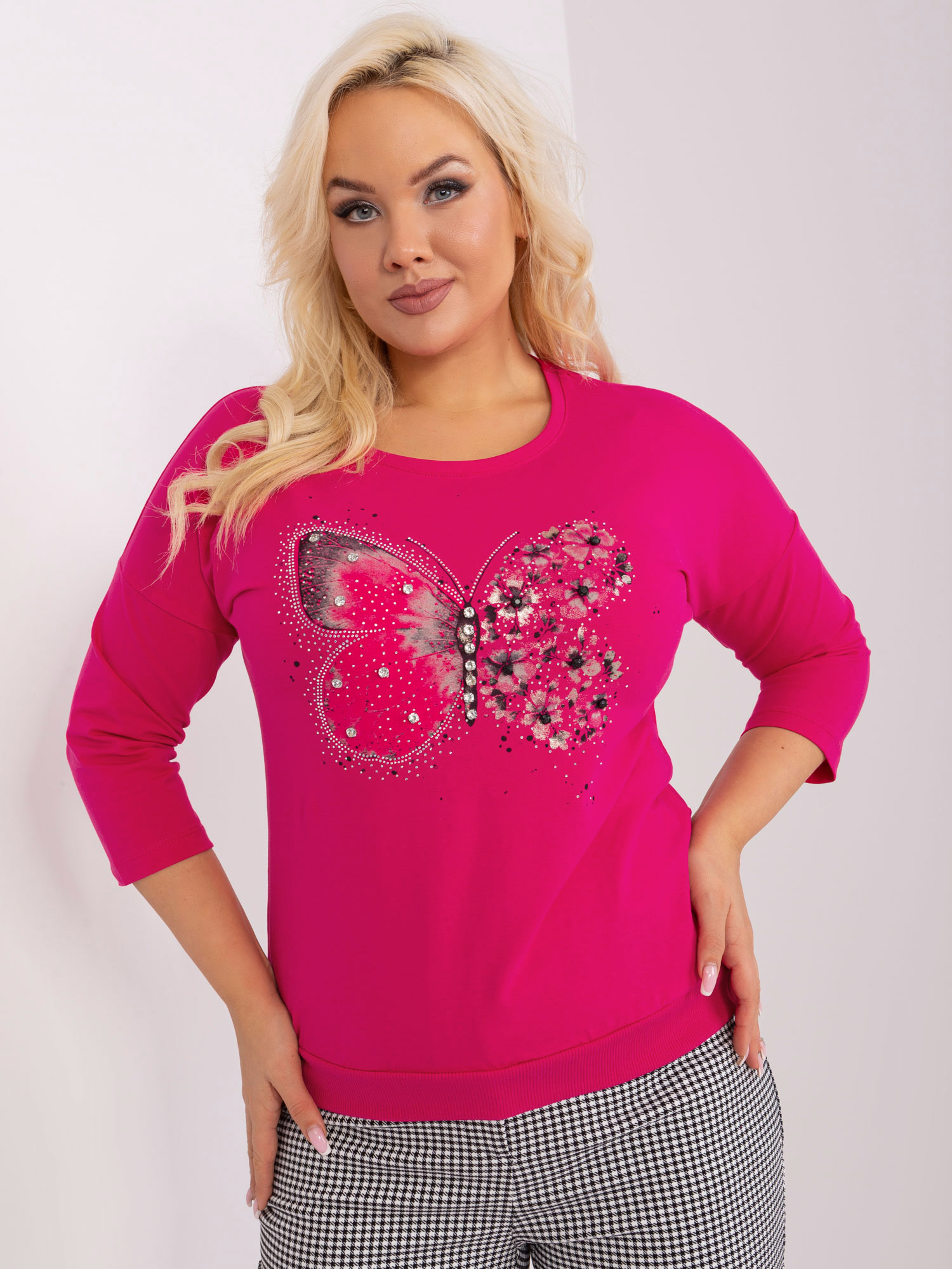 TMAVĚ RŮŽOVÉ TRIČKO S APLIKACÍ MOTÝLA A 3/4 RUKÁVEM RV-BZ-9188.96-DARK PINK Velikost: ONE SIZE