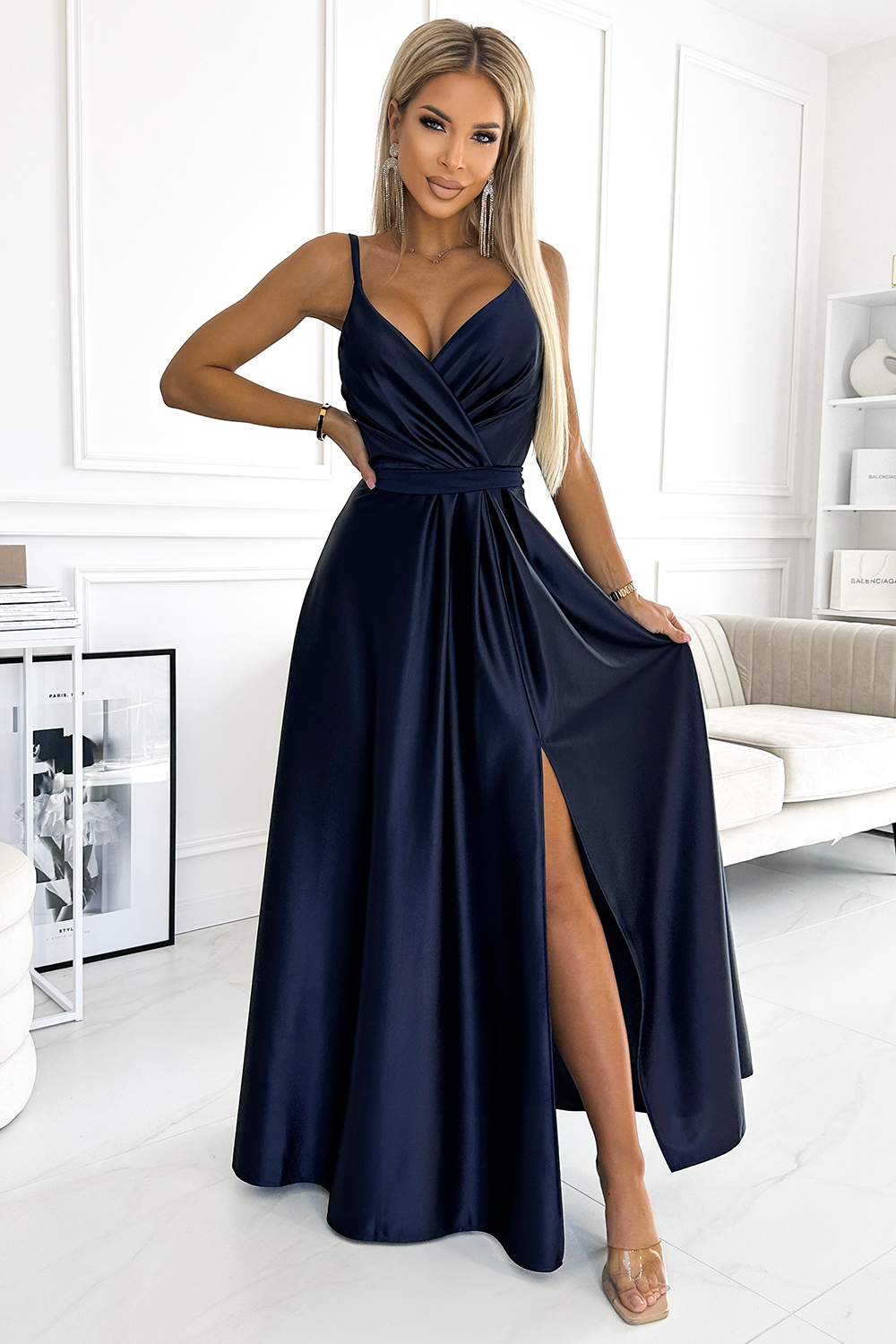 Tmavě modré lesklé maxi šaty JULIET 512-2 dark blue Velikost: L