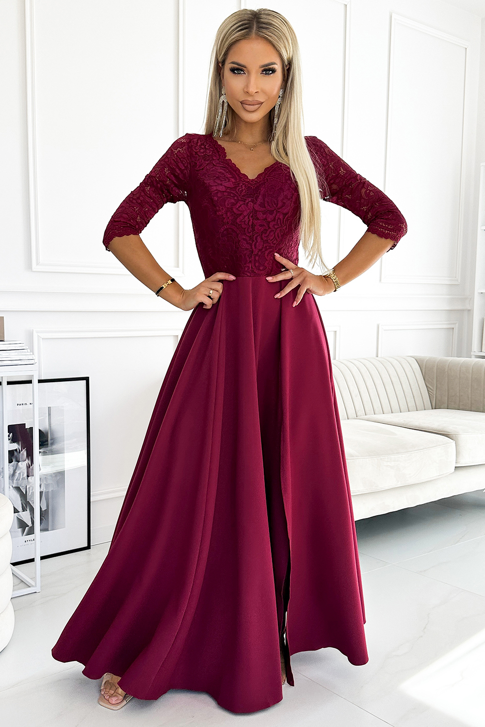 Elegantní vínové krajkové dlouhé šaty s výstřihem ELISA (Velikost S)