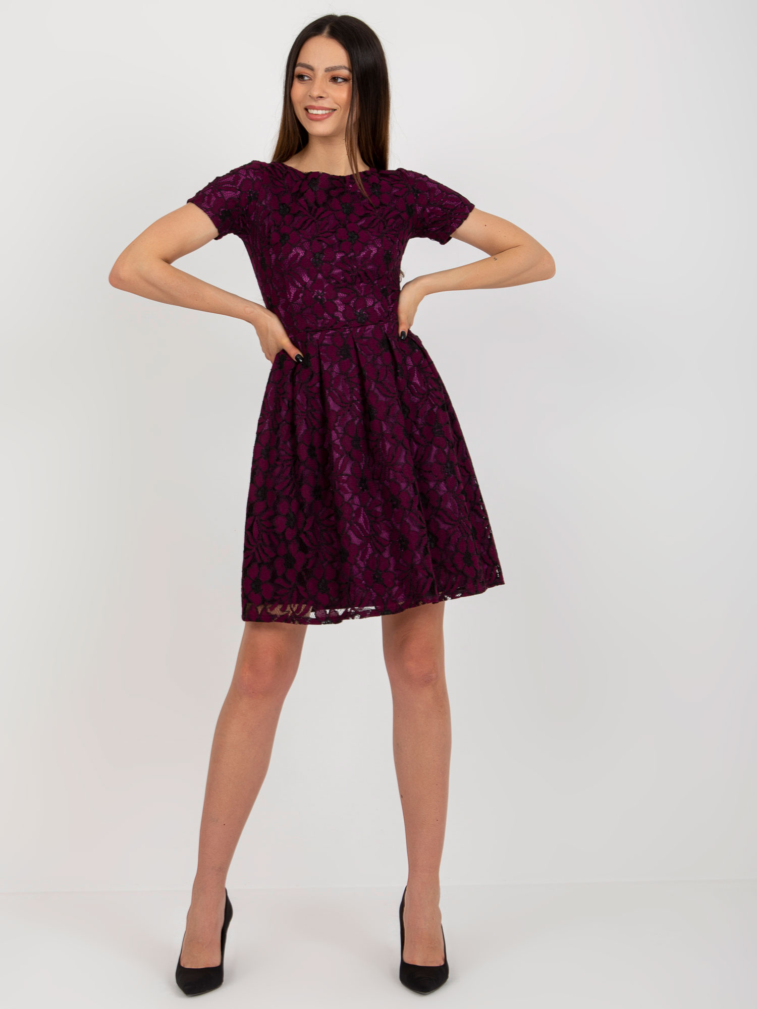 Fuchsiové krajkové šaty -LK-SK-509280-1.31X-dark purple Velikost: 38