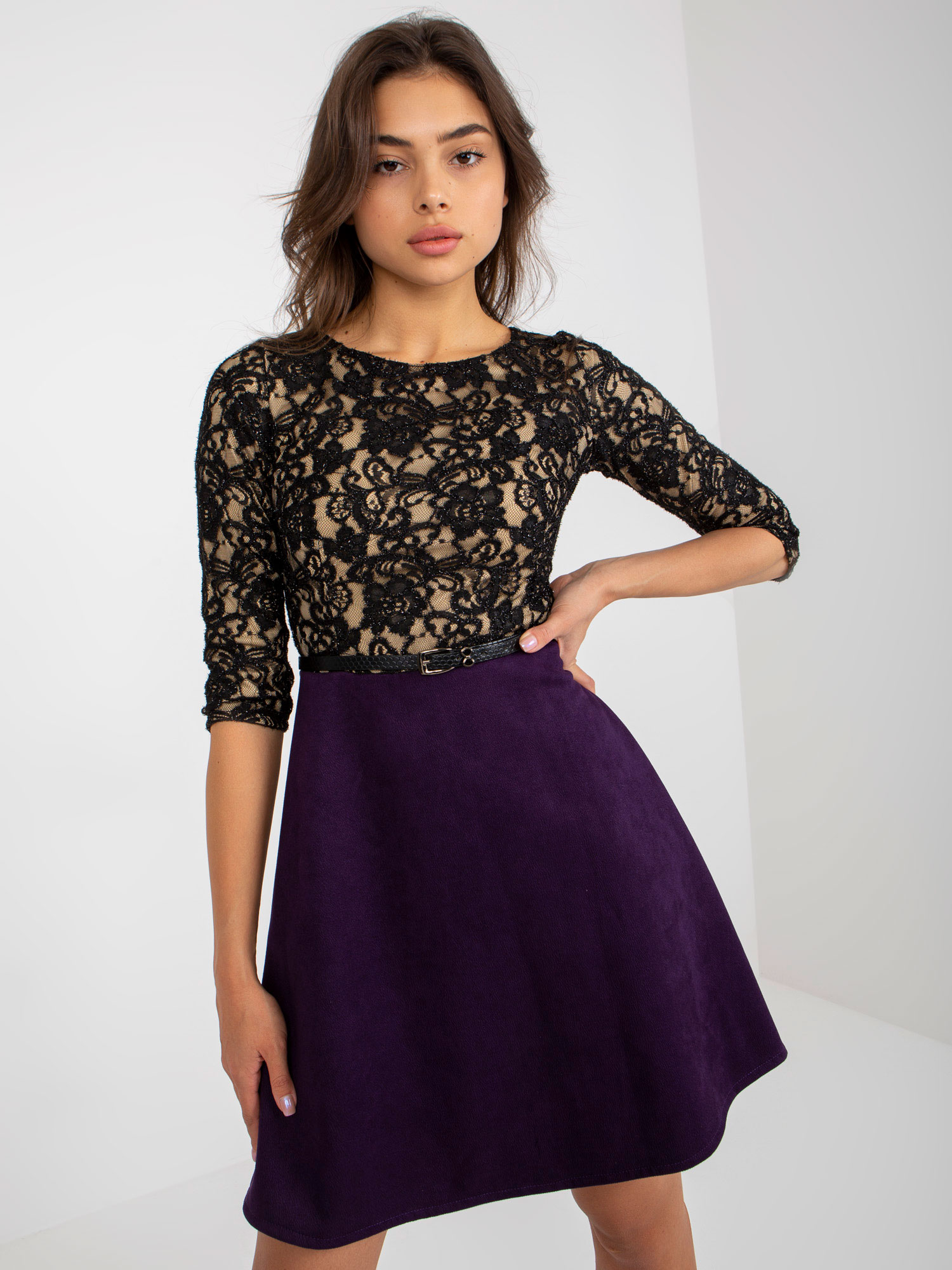 Tmavě fialové šaty s krajkovým topem -LK-SK-506582.04P-dark purple Velikost: 38