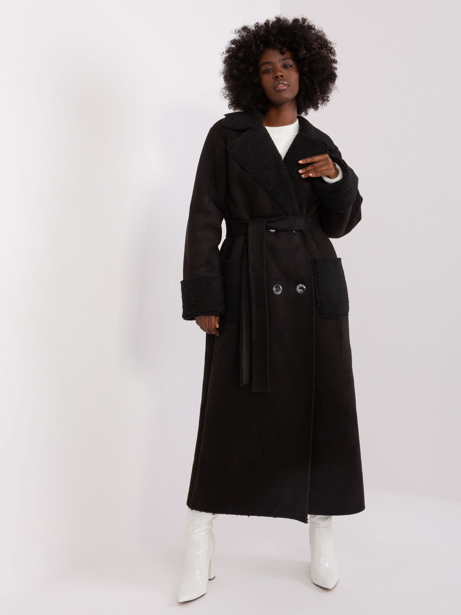Černý dlouhý kabát s páskem LK-PL-509460.00P-black Velikost: L/XL