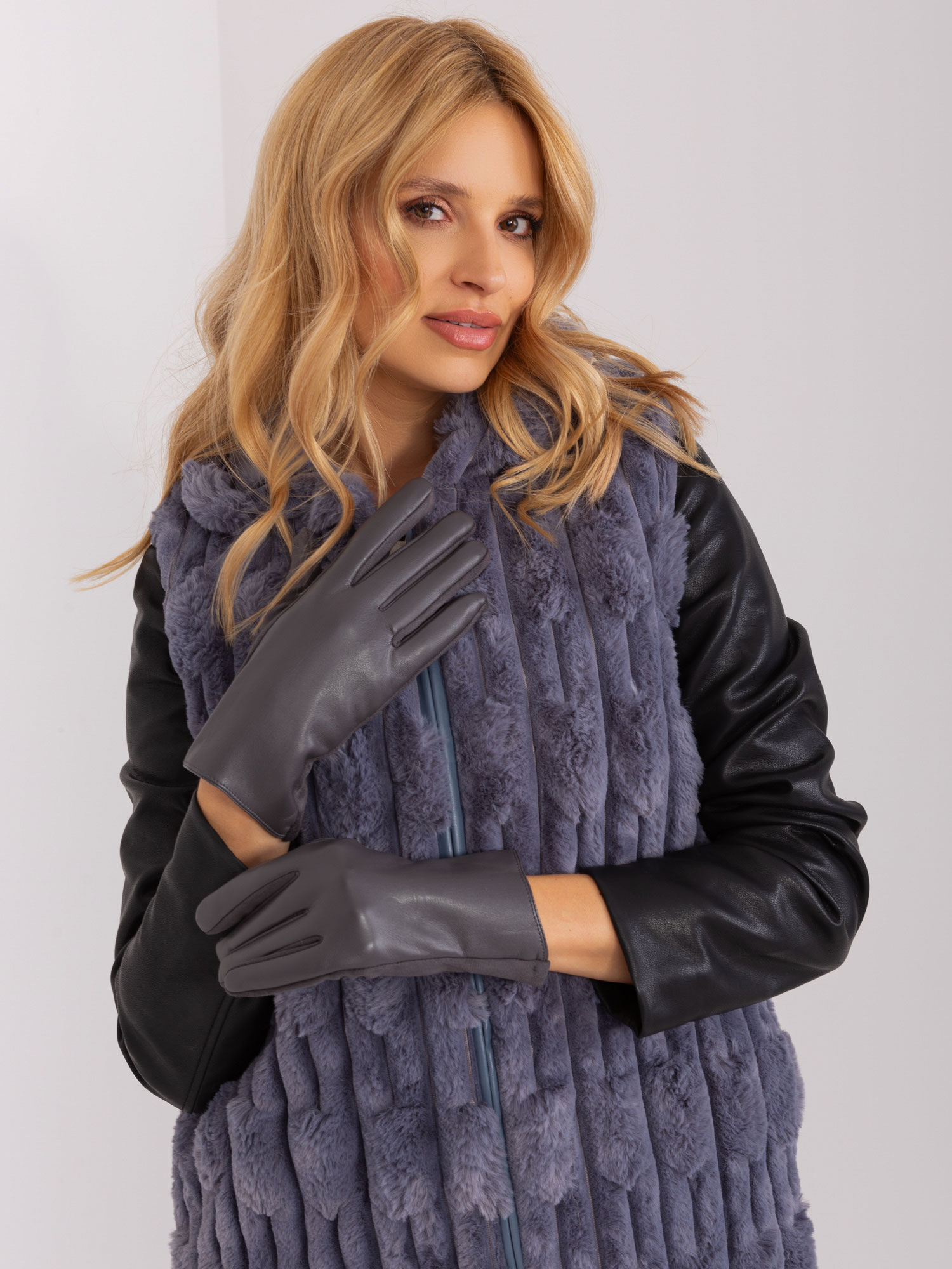 Tmavě šedé hladké zimní rukavice AT-RK-239501A.16-dark grey Velikost: S/M