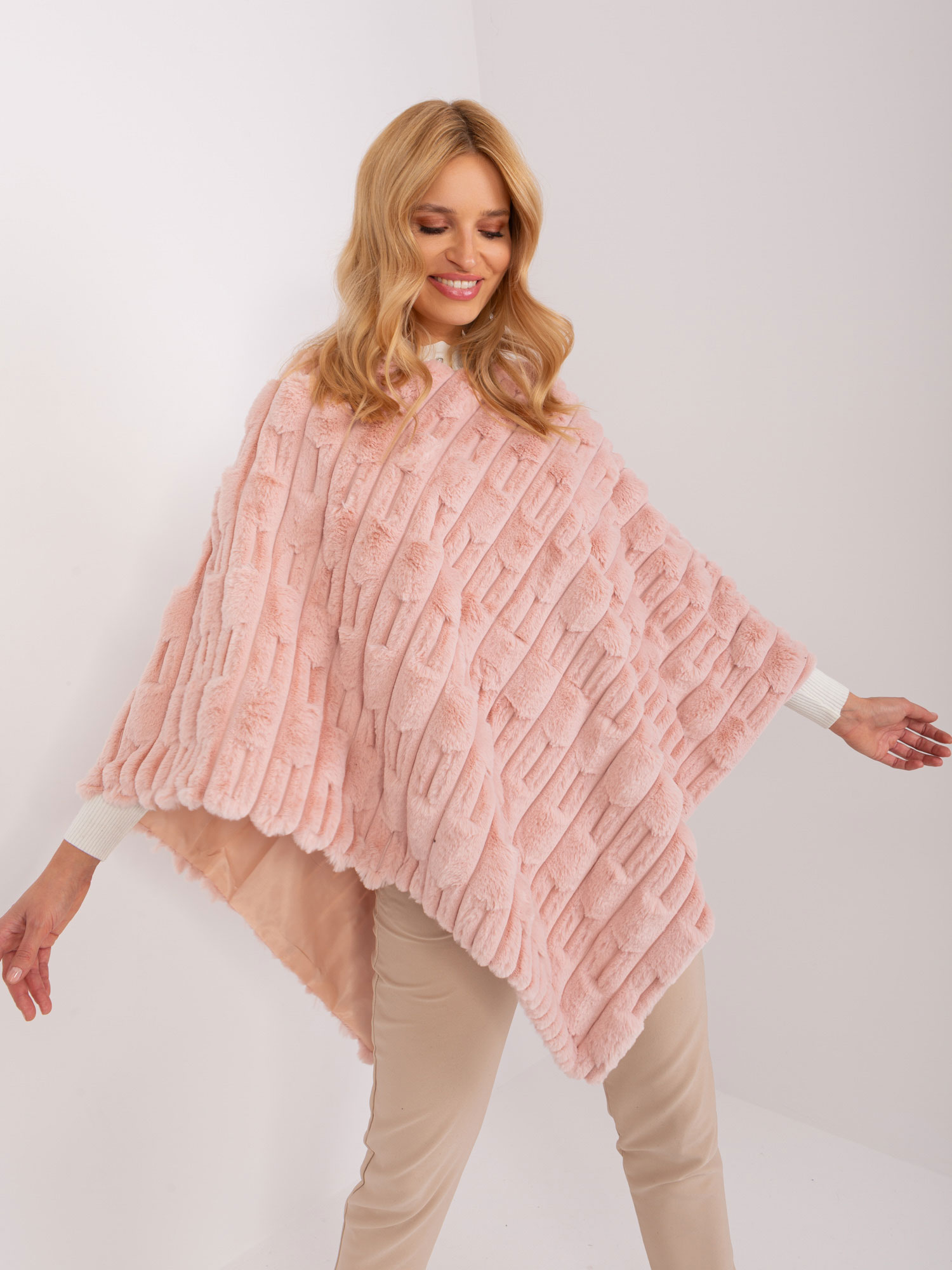 SVĚTLE RŮŽOVÉ KOŽEŠINOVÉ TEPLÉ PONČO -AT-PN-2347.68-LIGHT PINK Velikost: ONE SIZE