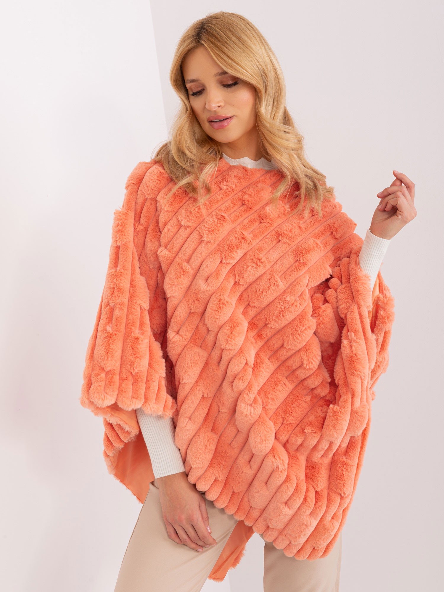 ORANŽOVÉ KOŽEŠINOVÉ TEPLÉ PONČO -AT-PN-2347.16-ORANGE Velikost: ONE SIZE