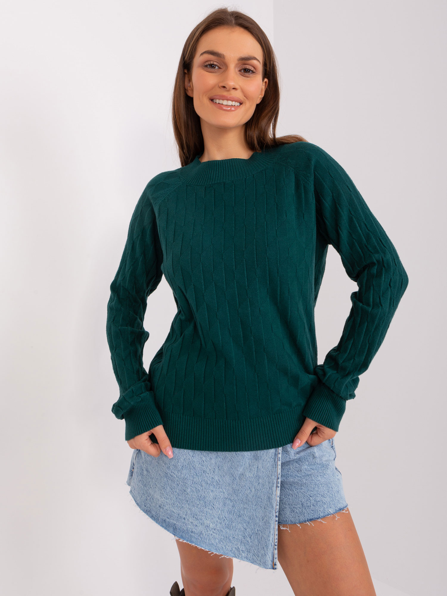 TMAVĚ ZELENÝ TEPLÝ KLASICKÝ SVETR -AT-SW-2326.37X-DARK GREEN Velikost: ONE SIZE