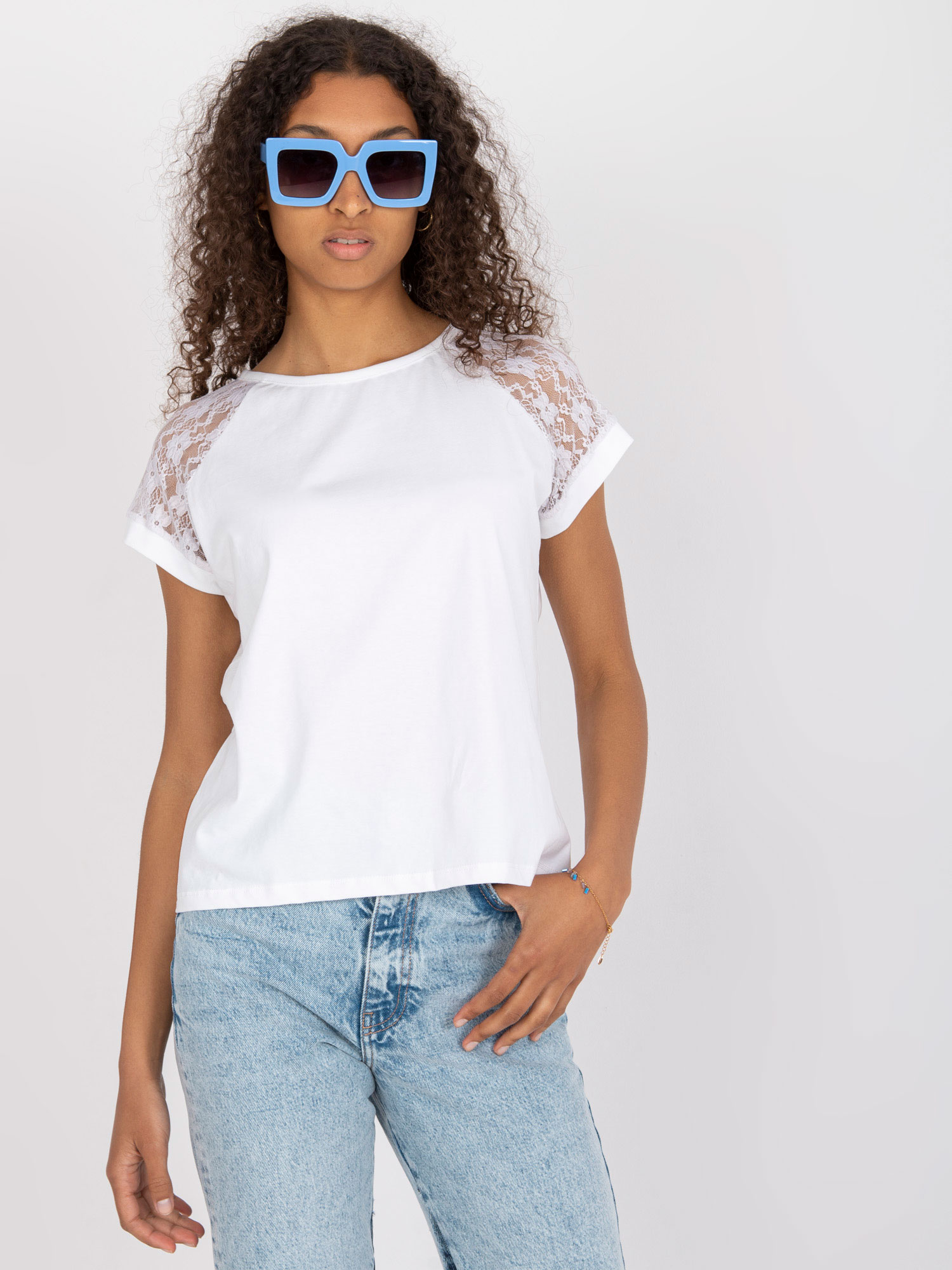 Bílé tričko s krajkovými rukávy -RV-BZ-7841.29-white Velikost: L/XL