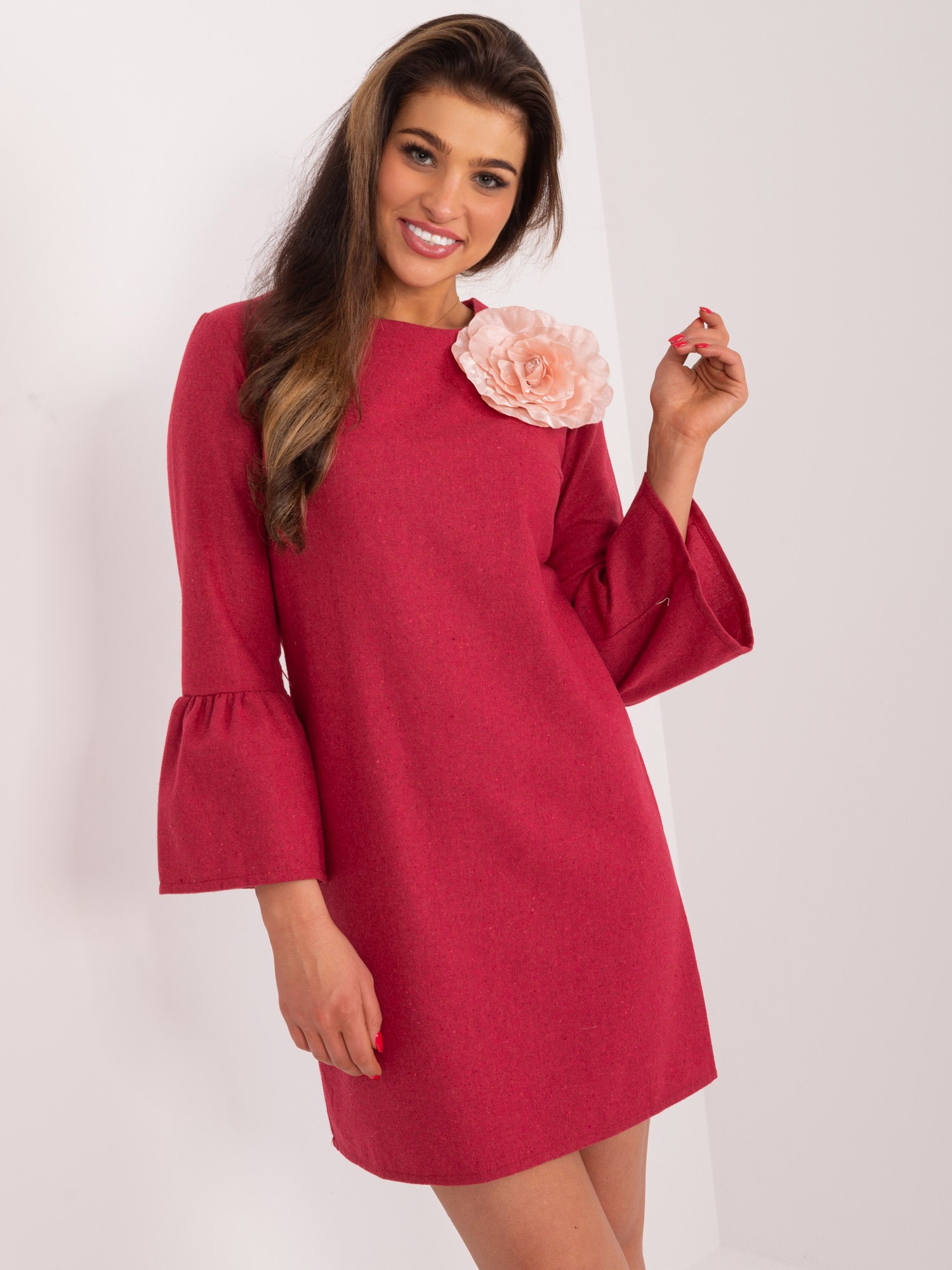 Tmavě růžové šaty s květinou -LK-SK-506563.47-dark pink Velikost: 38