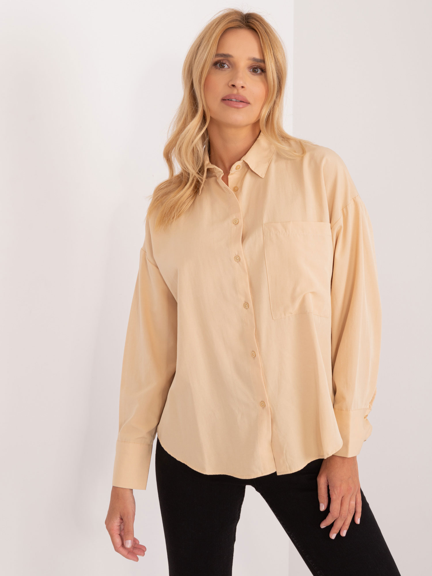 BÉŽOVÁ OVERSIZE KOŠILE S KNOFLÍKY NA ZÁDECH BA-KS-0274.47-BEIGE Velikost: ONE SIZE