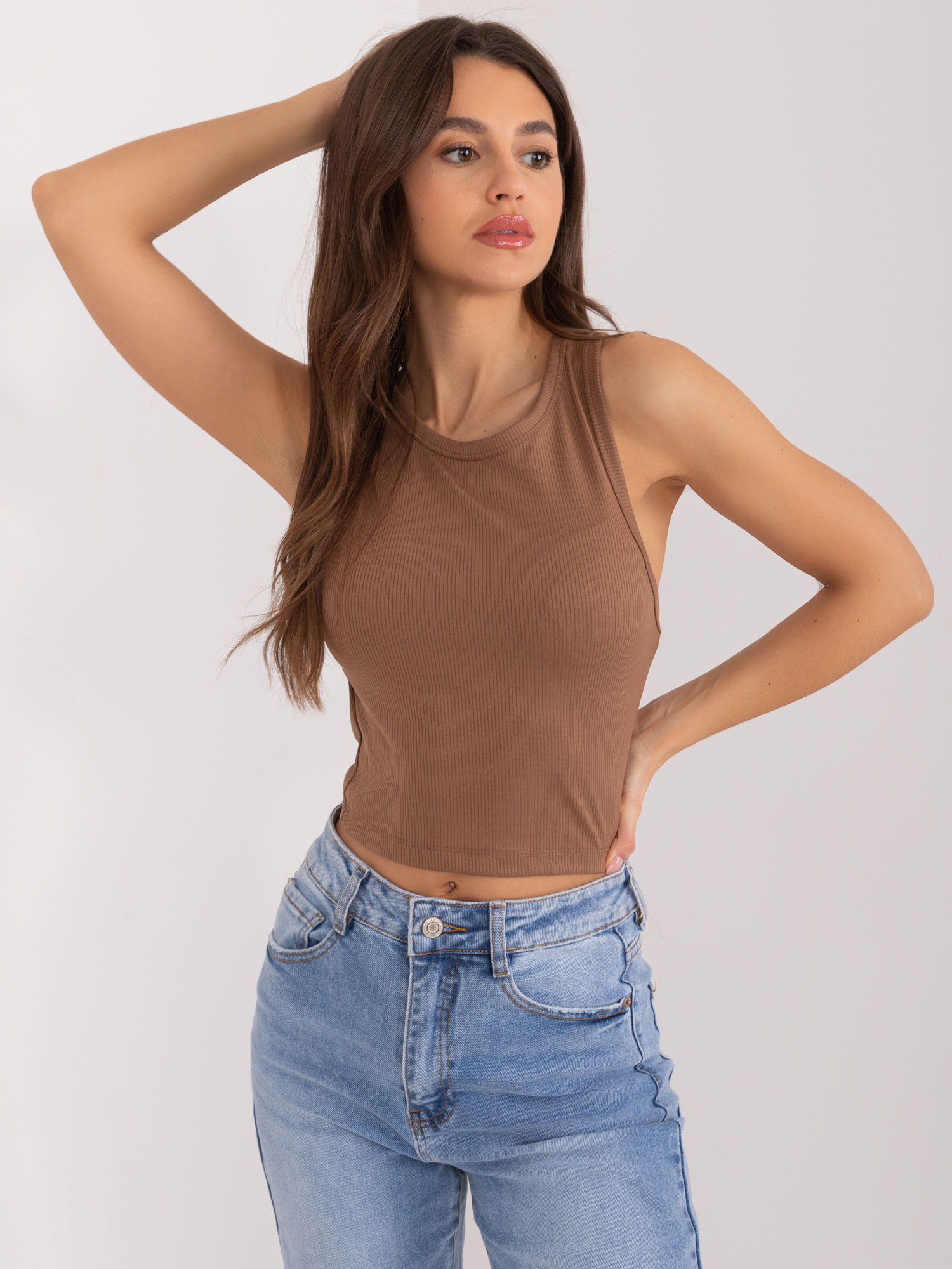 BÉŽOVÝ ŽEBROVANÝ CROP TOP EM-TP-780.66-BROWN Velikost: ONE SIZE