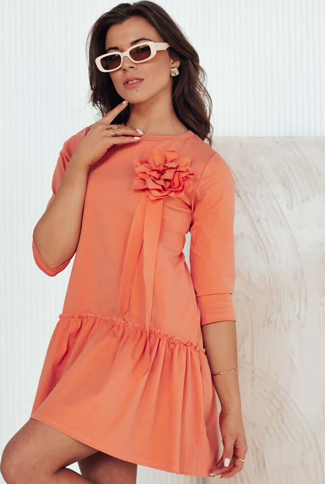 Oranžové mini šaty s volánem a květinou ESTACIA EY2467 Velikost: ONE SIZE