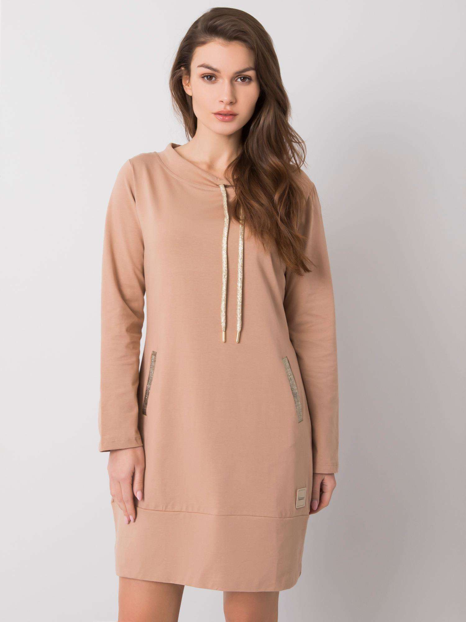 Světle hnědé mikinové šaty s kapsami RV-SK-6067.15X-camel Velikost: S/M