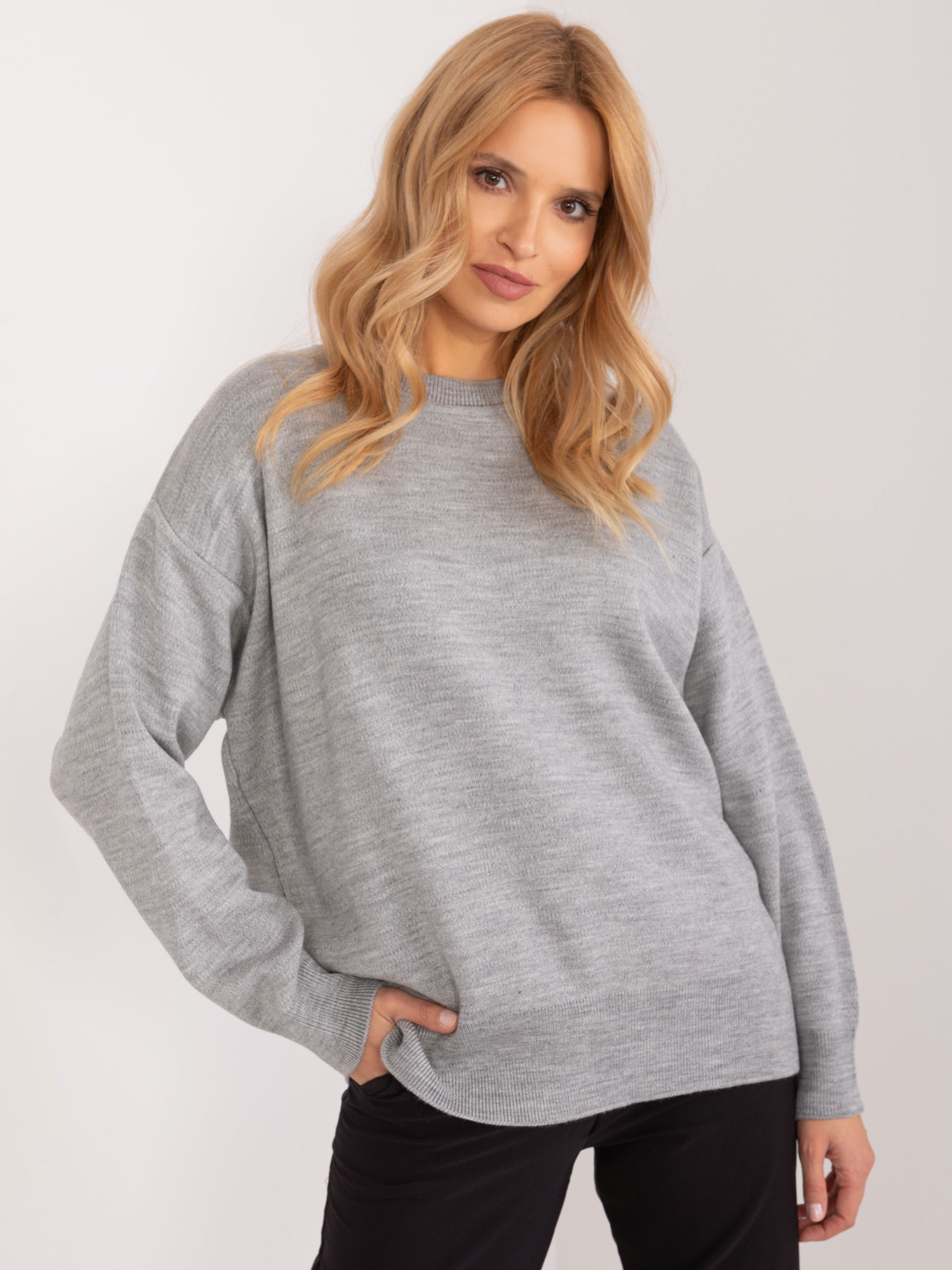 ŠEDÝ KLASICKÝ SVETR -BA-SW-1494.37-GREY Velikost: ONE SIZE