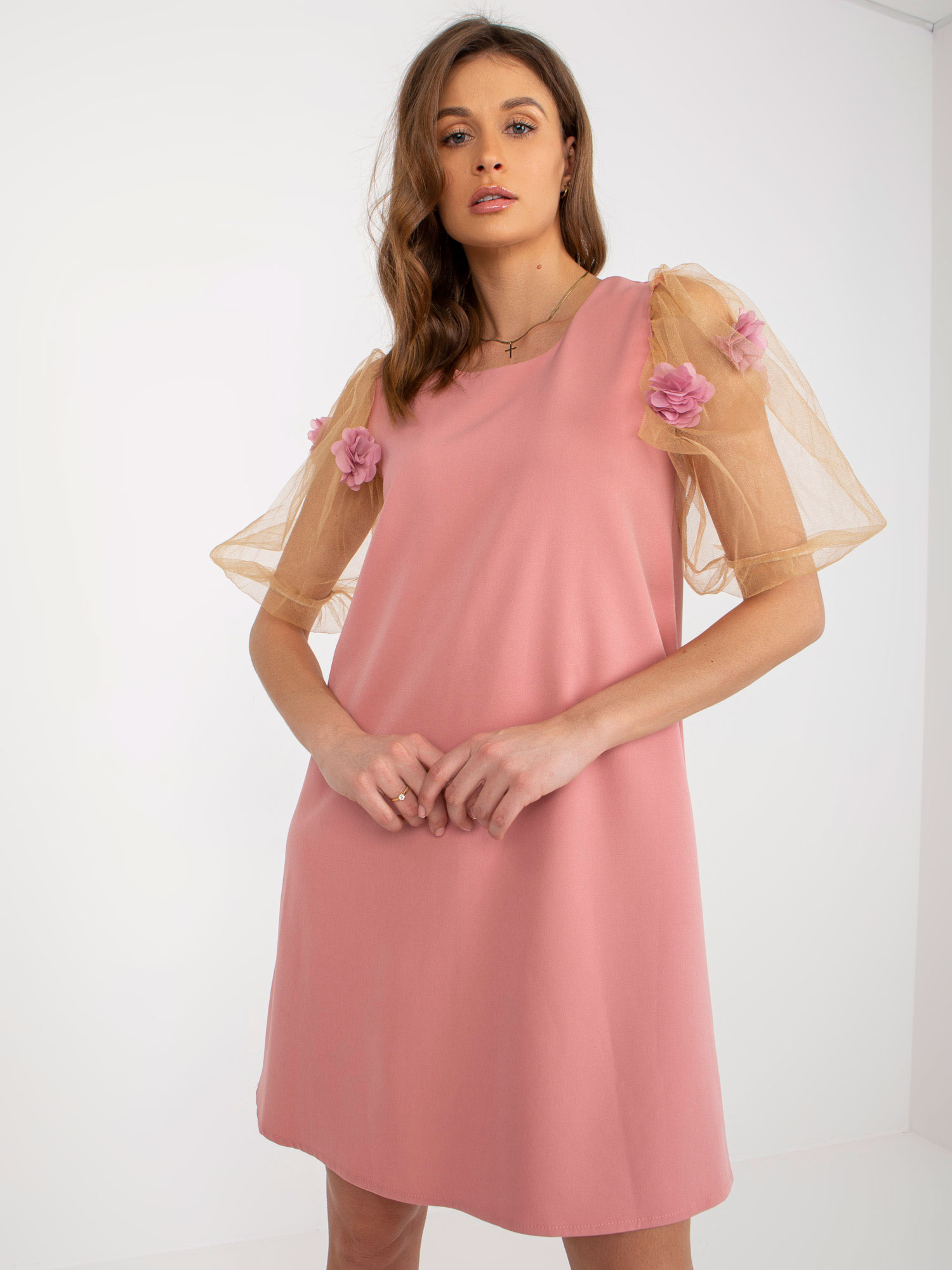 Růžové elegantní koktejlové šaty s 3D květinami -LK-SK-506733.85-tmavě růžové Velikost: 38