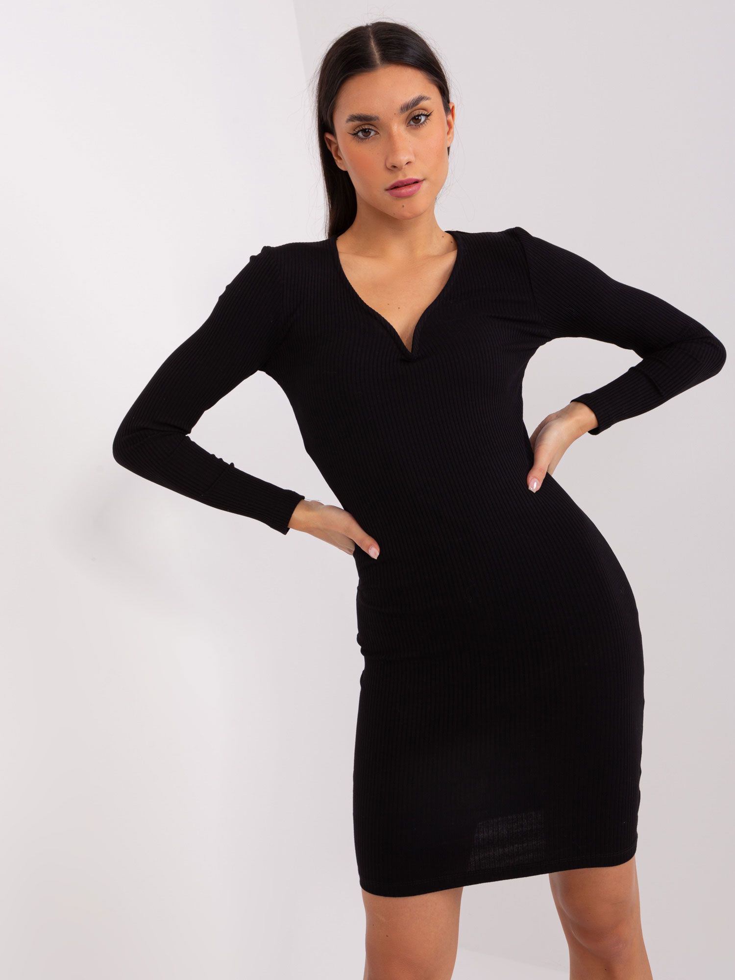 Černé žebrované šaty s výstřihem RV-SK-9220.72-black Velikost: S/M