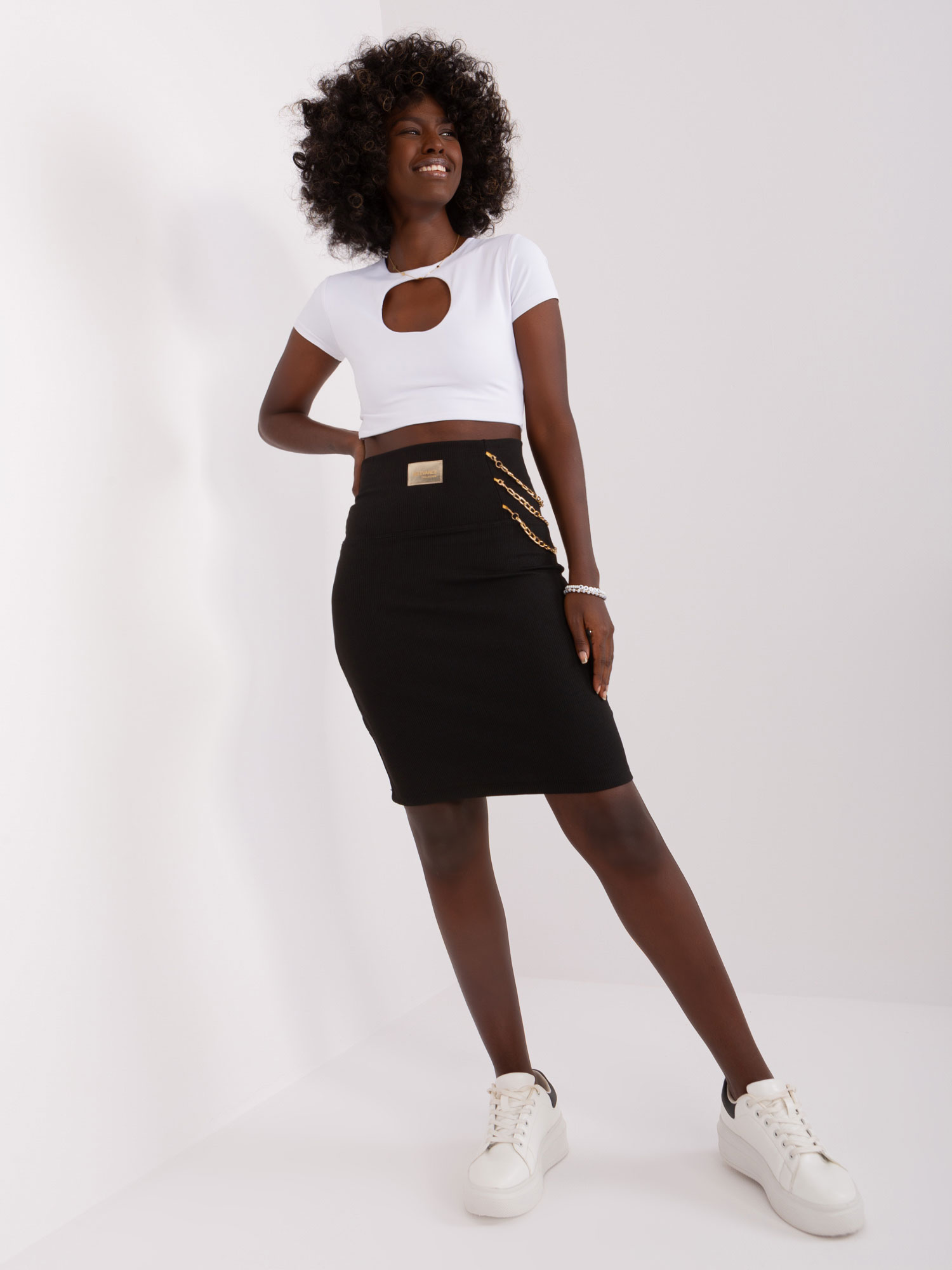 Černá žebrovaná sukně s řetízky -RV-SD-9028.06-black Velikost: L/XL