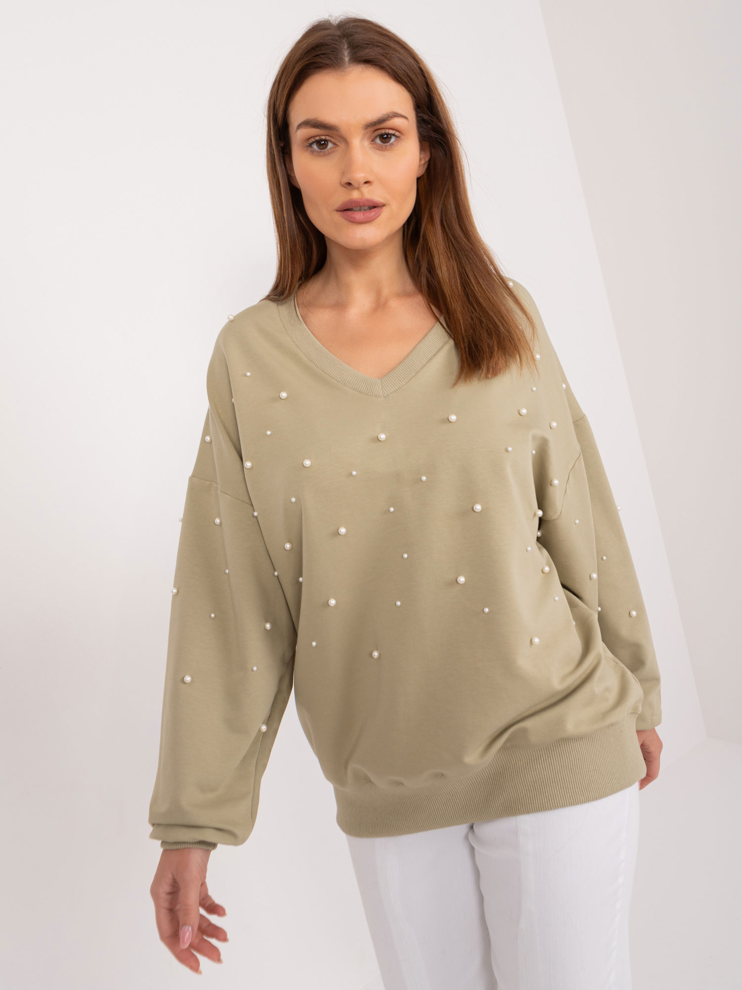 KHAKI OVERSIZE MIKINA S VÝSTŘIHEM A APLIKACÍ FA-BL-9369.73-KHAKI Velikost: ONE SIZE